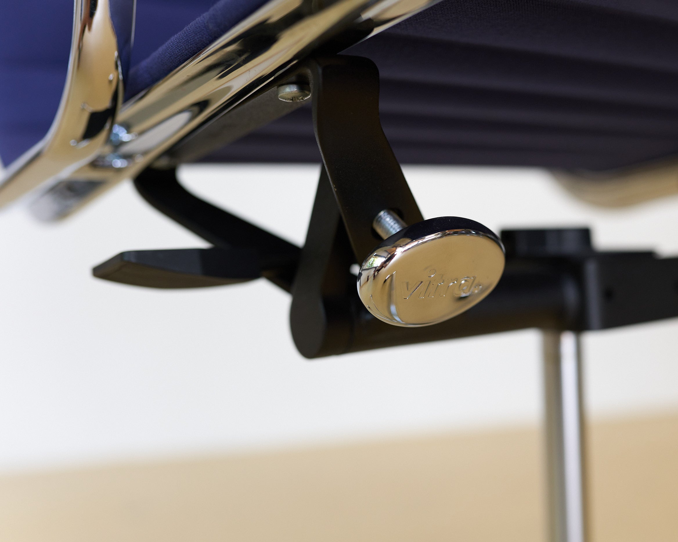 Vitra Eames Bürostühle EA 117