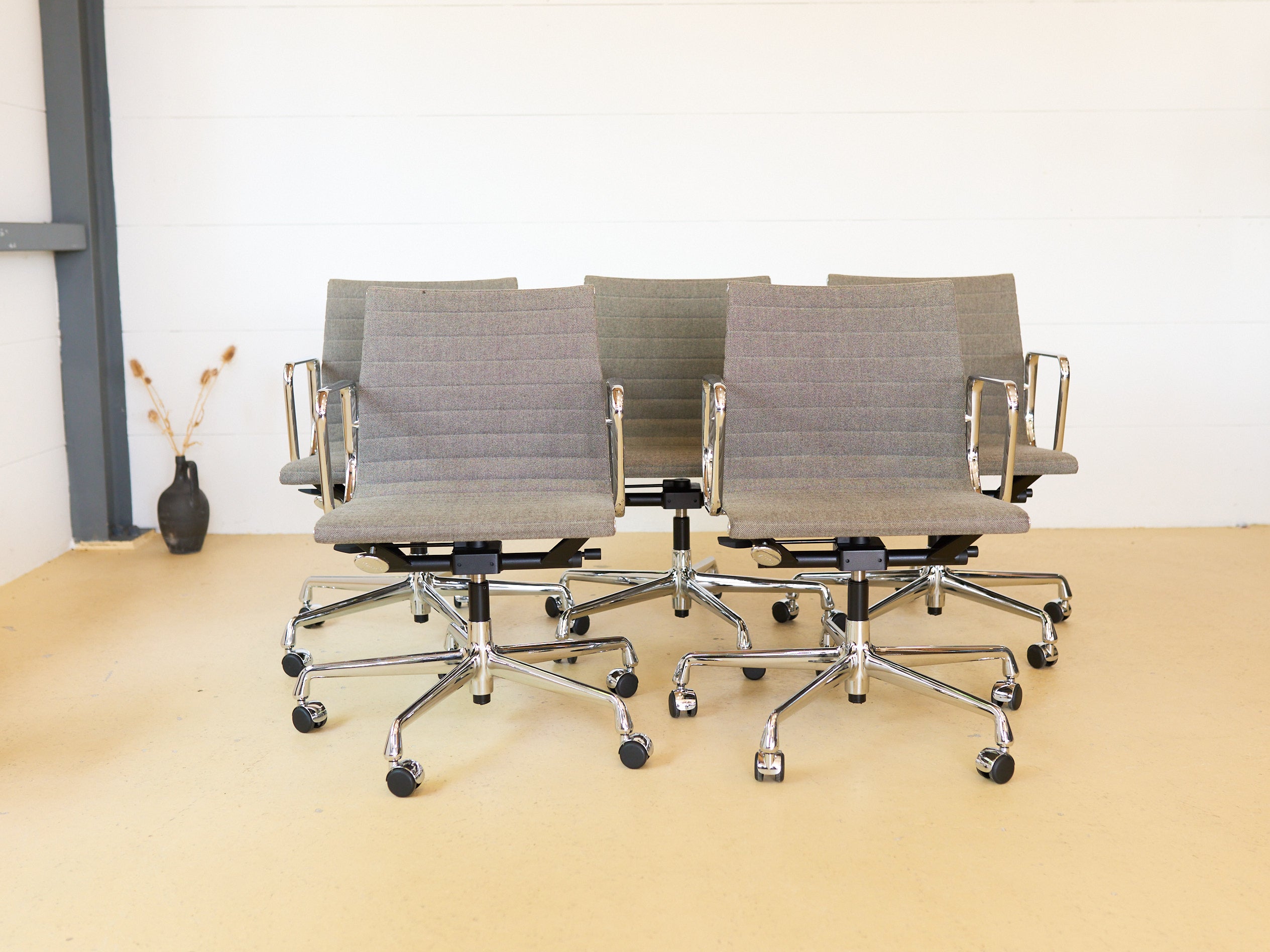 Vitra Eames Bürostühle EA 117