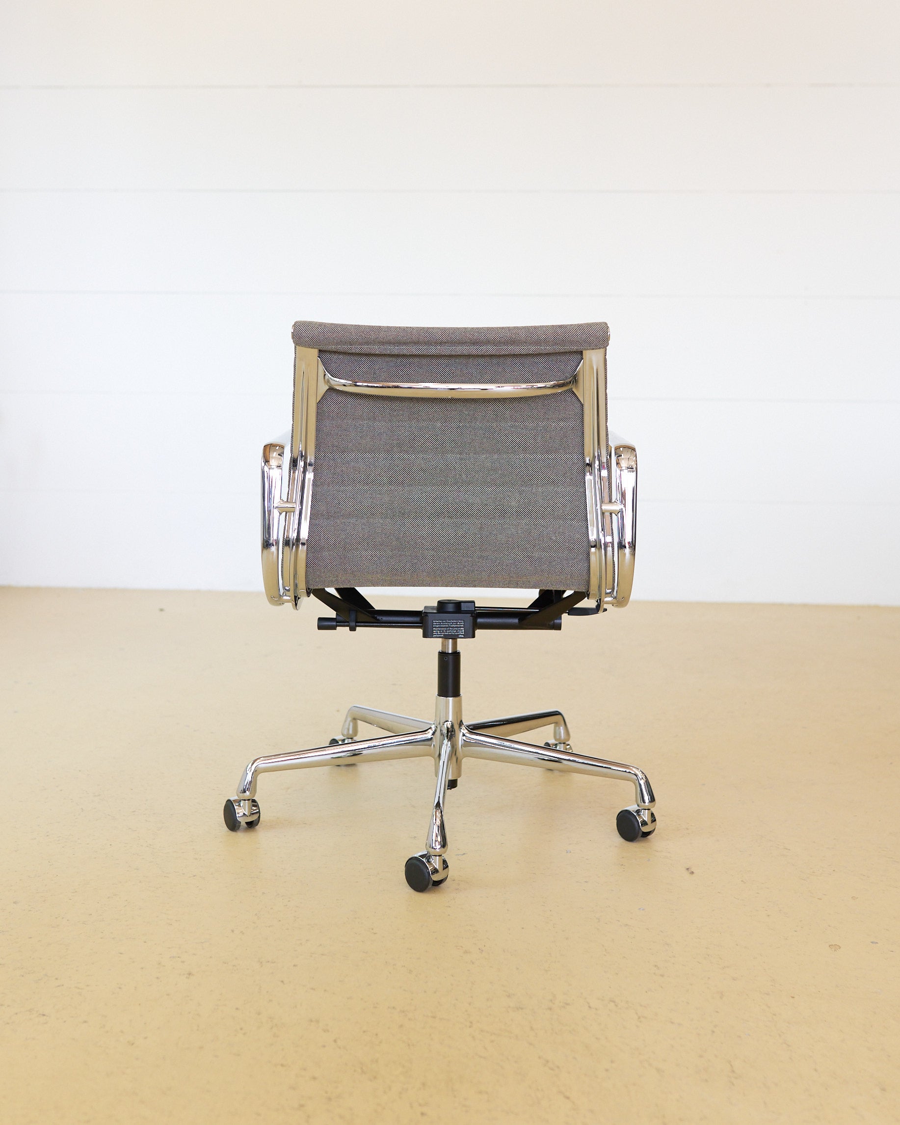 Vitra Eames Bürostühle EA 117