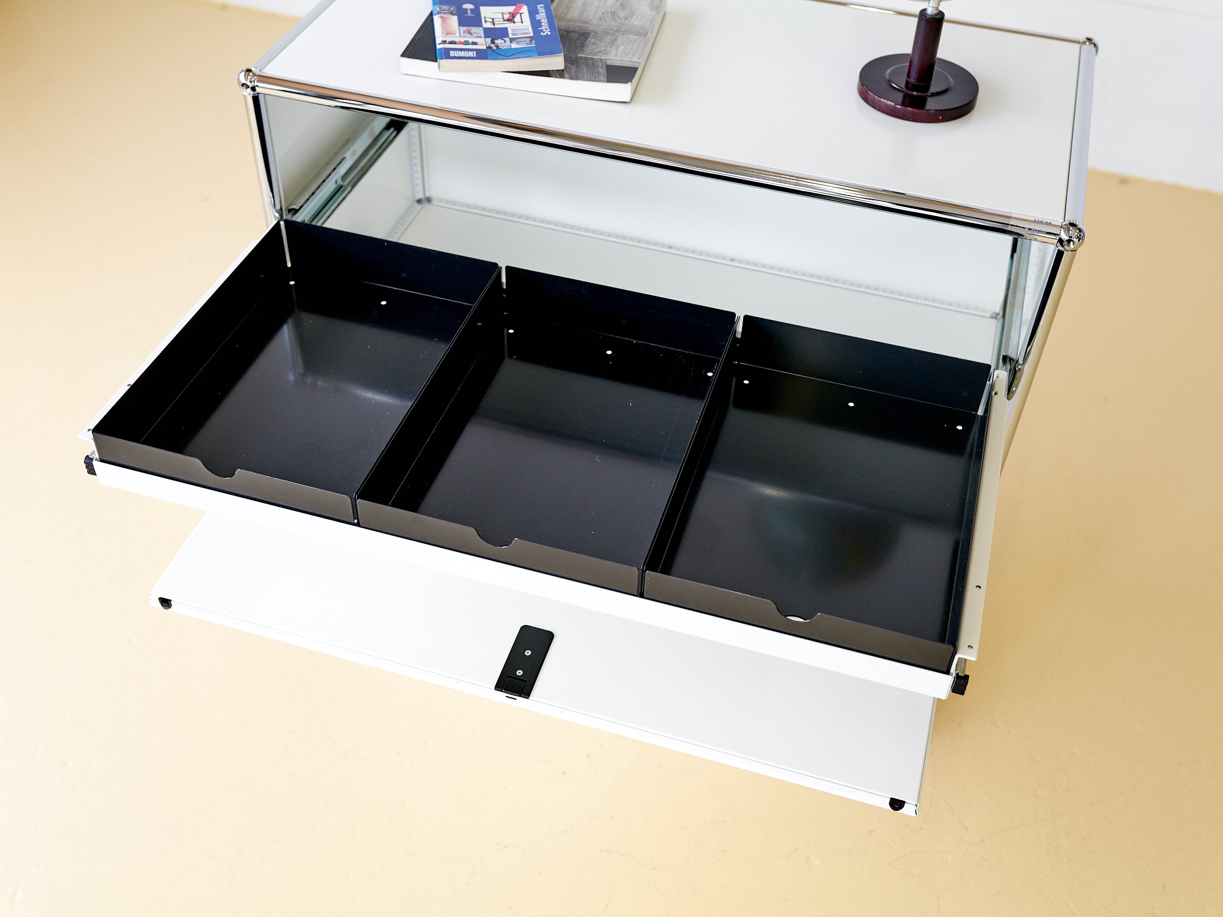 USM Haller Sideboard 2x1 mit Auszugtablar Reinweiss 10