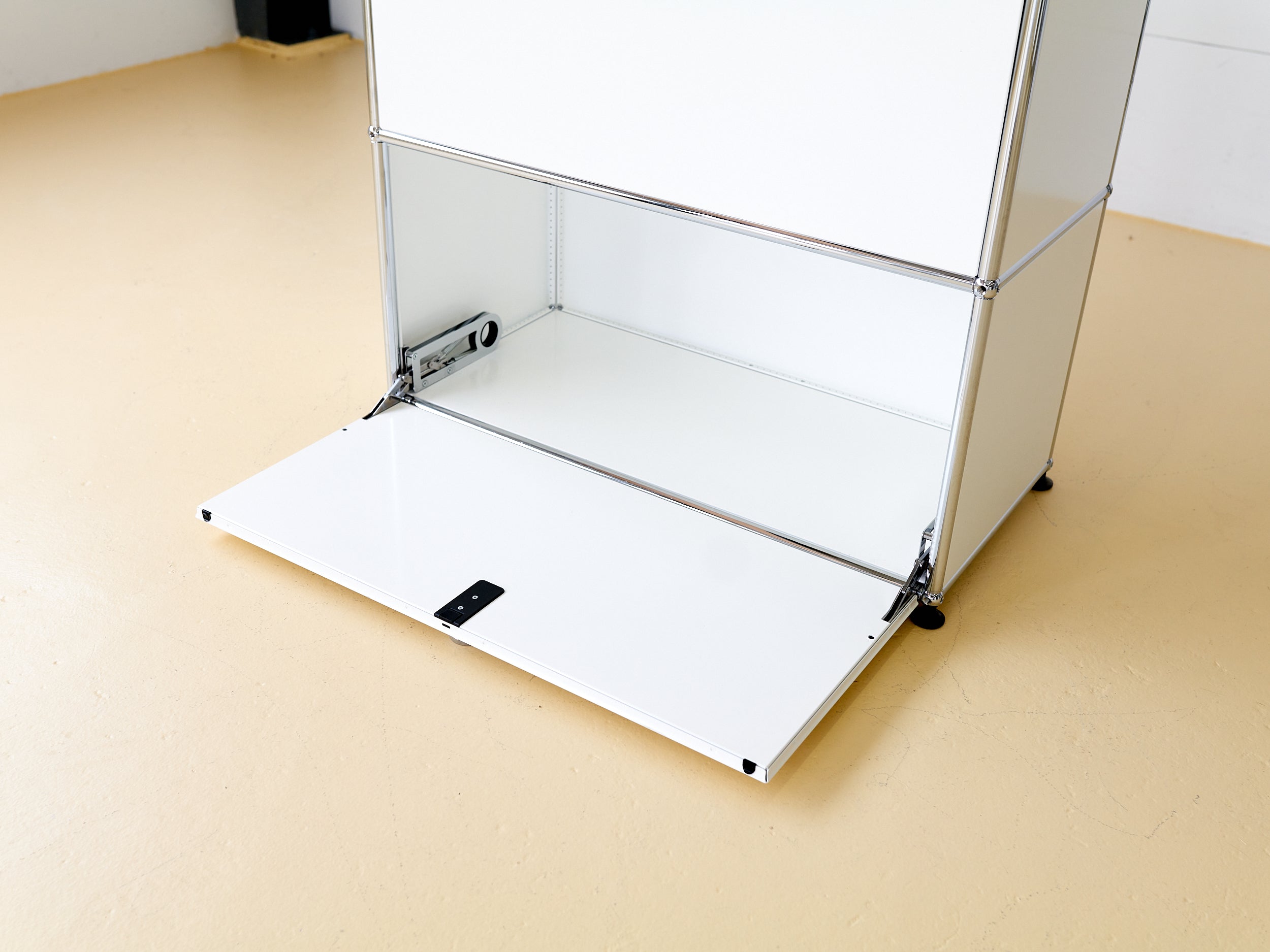 USM Haller Sideboard 2x1 mit Auszugtablar Reinweiss 11