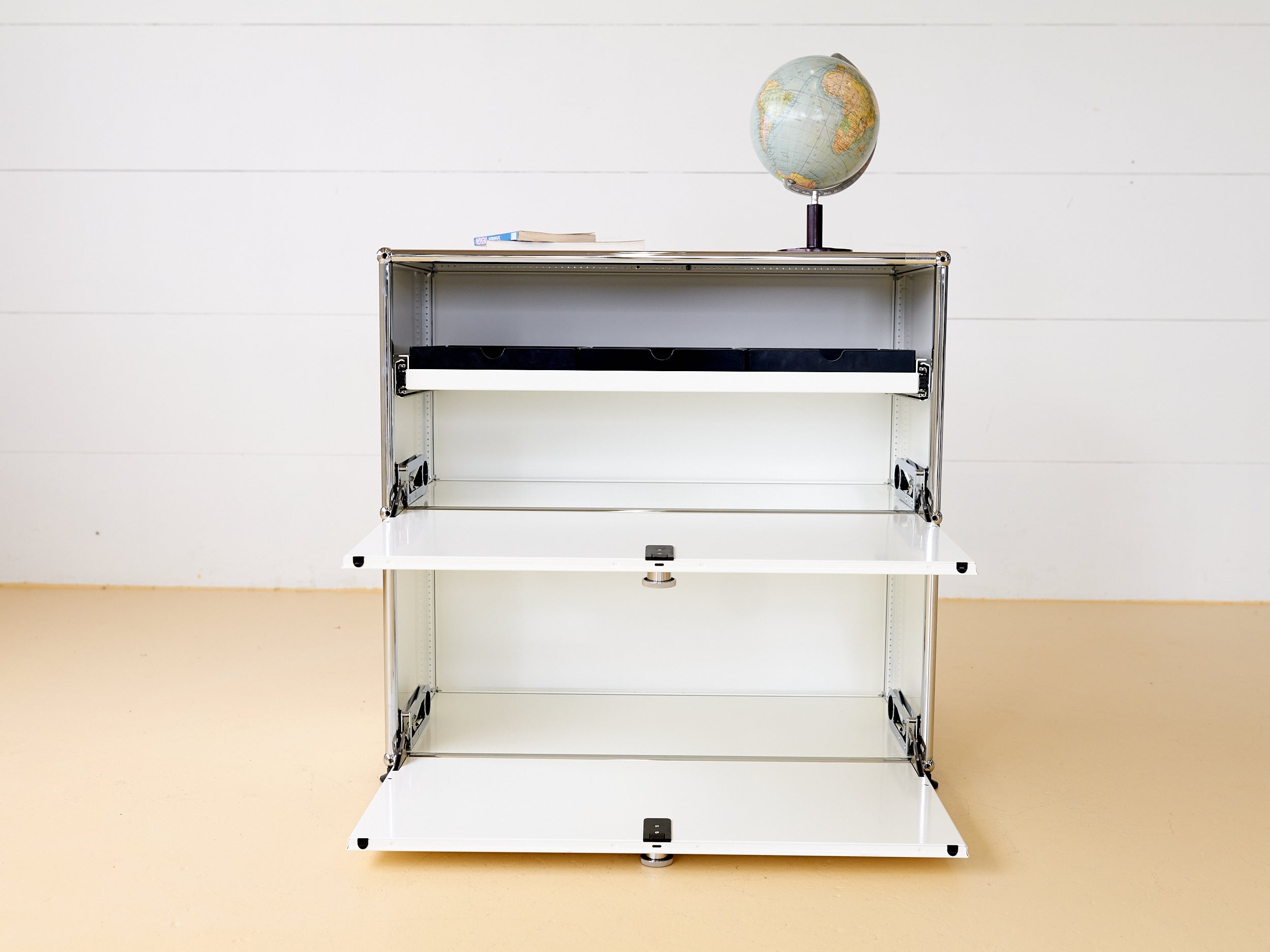 USM Haller Sideboard 2x1 mit Auszugtablar Reinweiss 12
