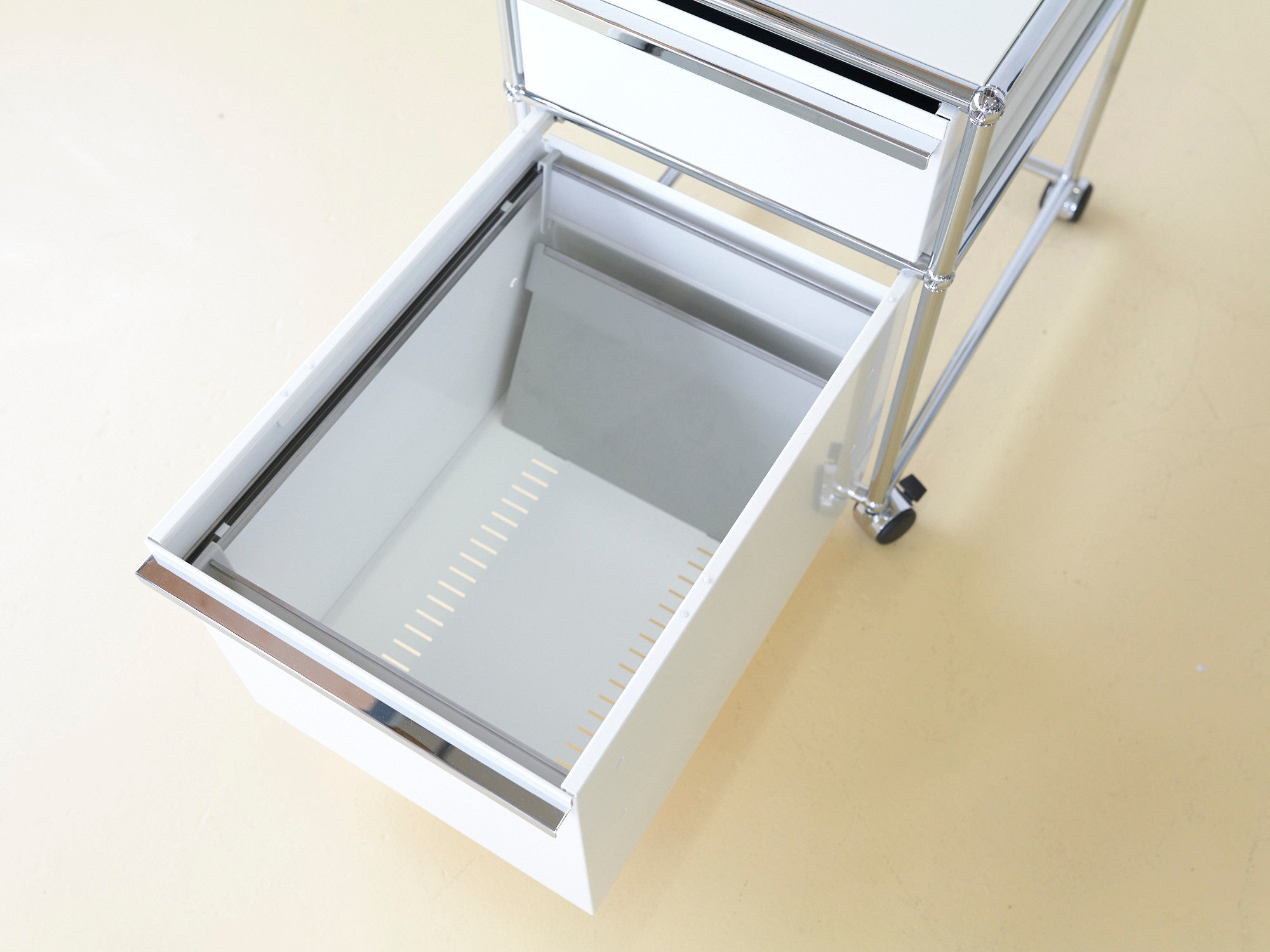 USM Korpus in Reinweiss