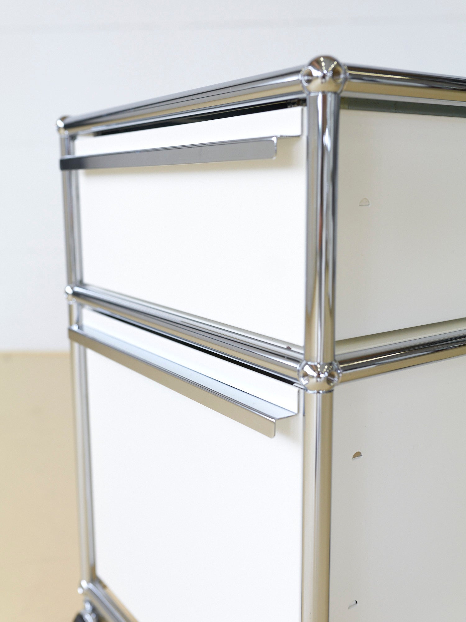 USM Korpus in Reinweiss