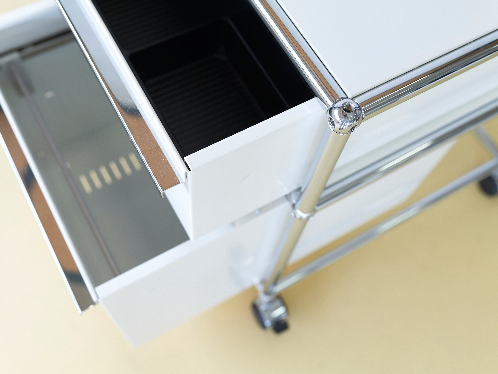 USM Korpus in Reinweiss