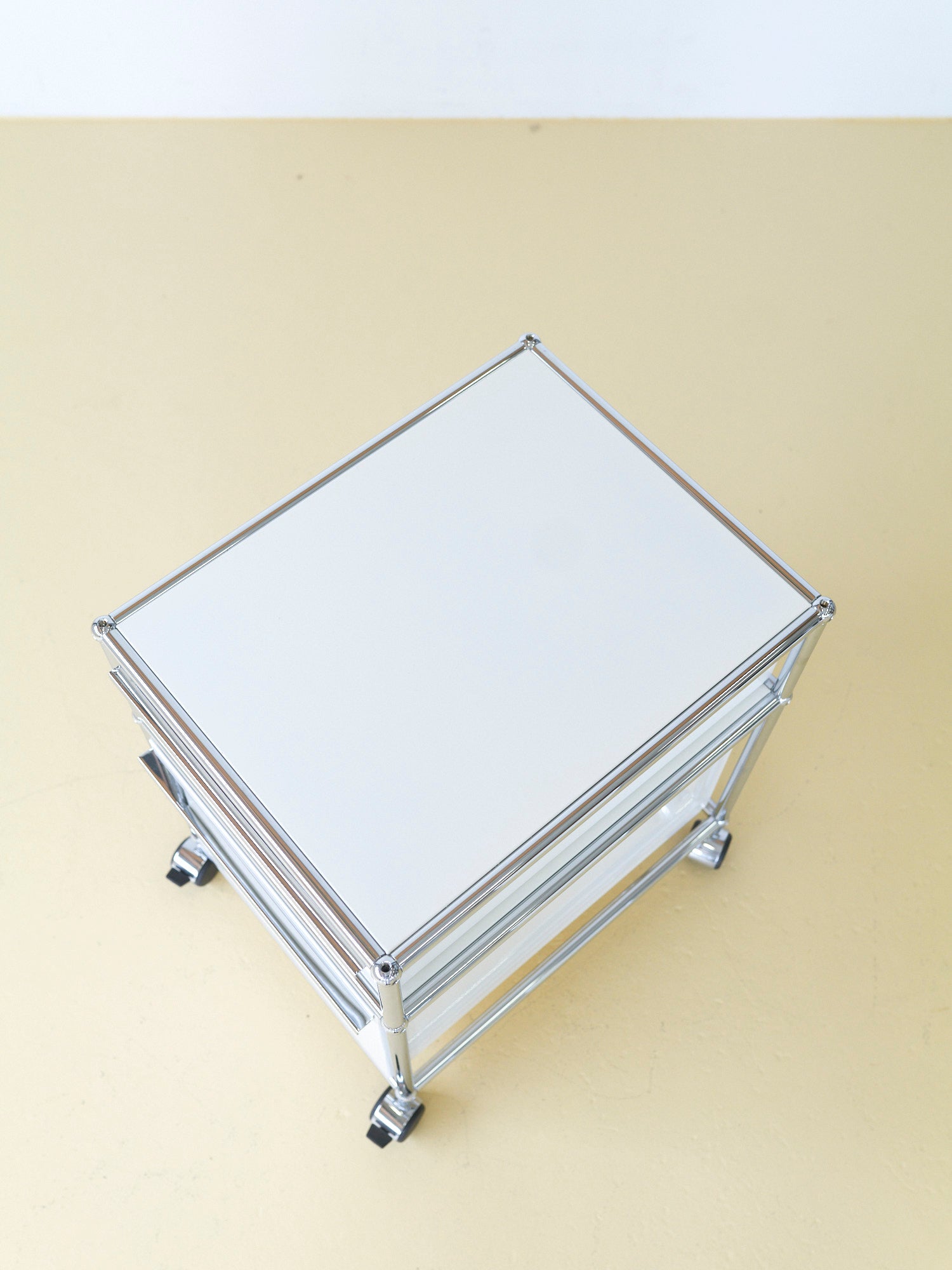 USM Korpus in Reinweiss