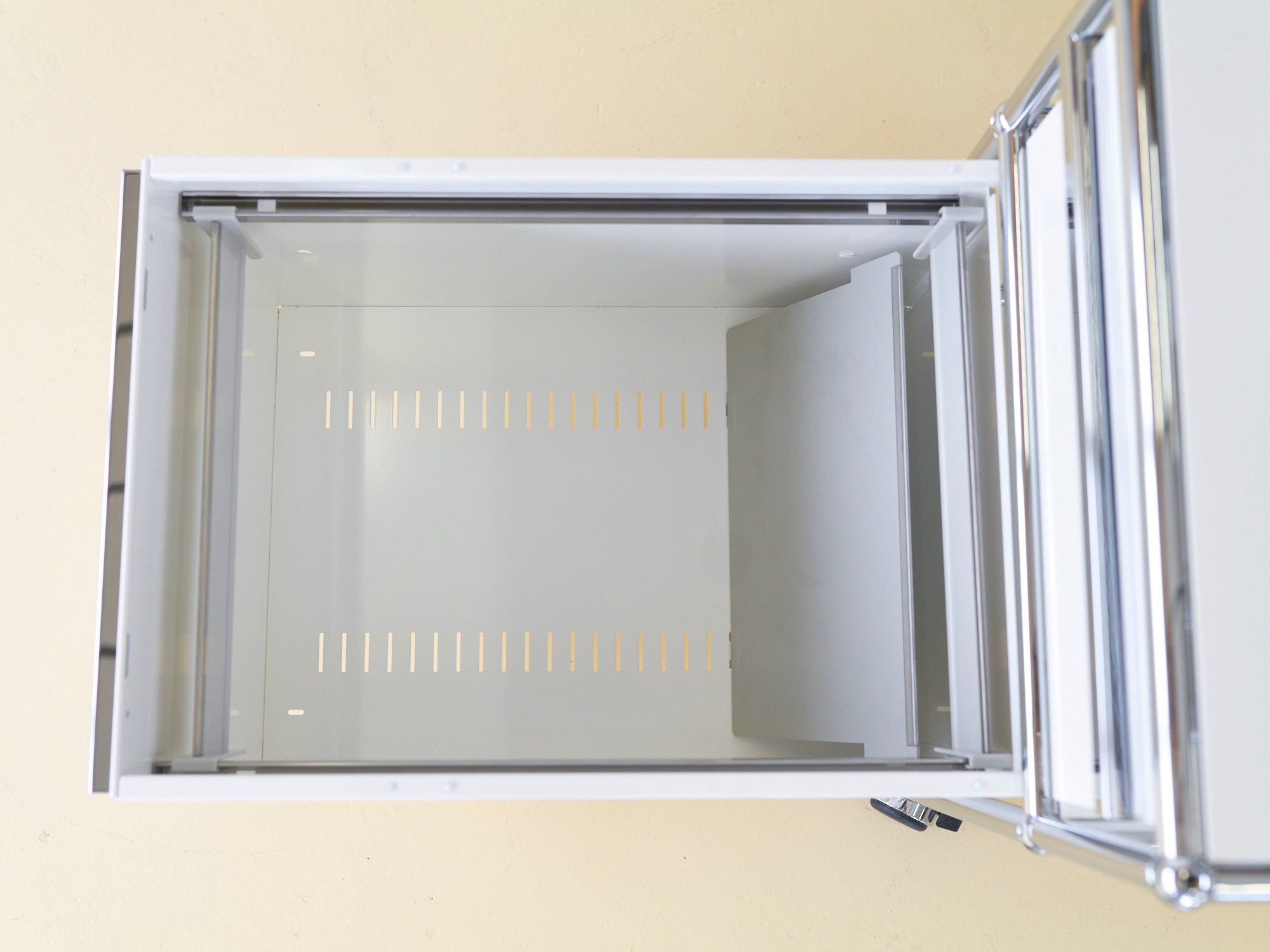 USM Korpus in Reinweiss