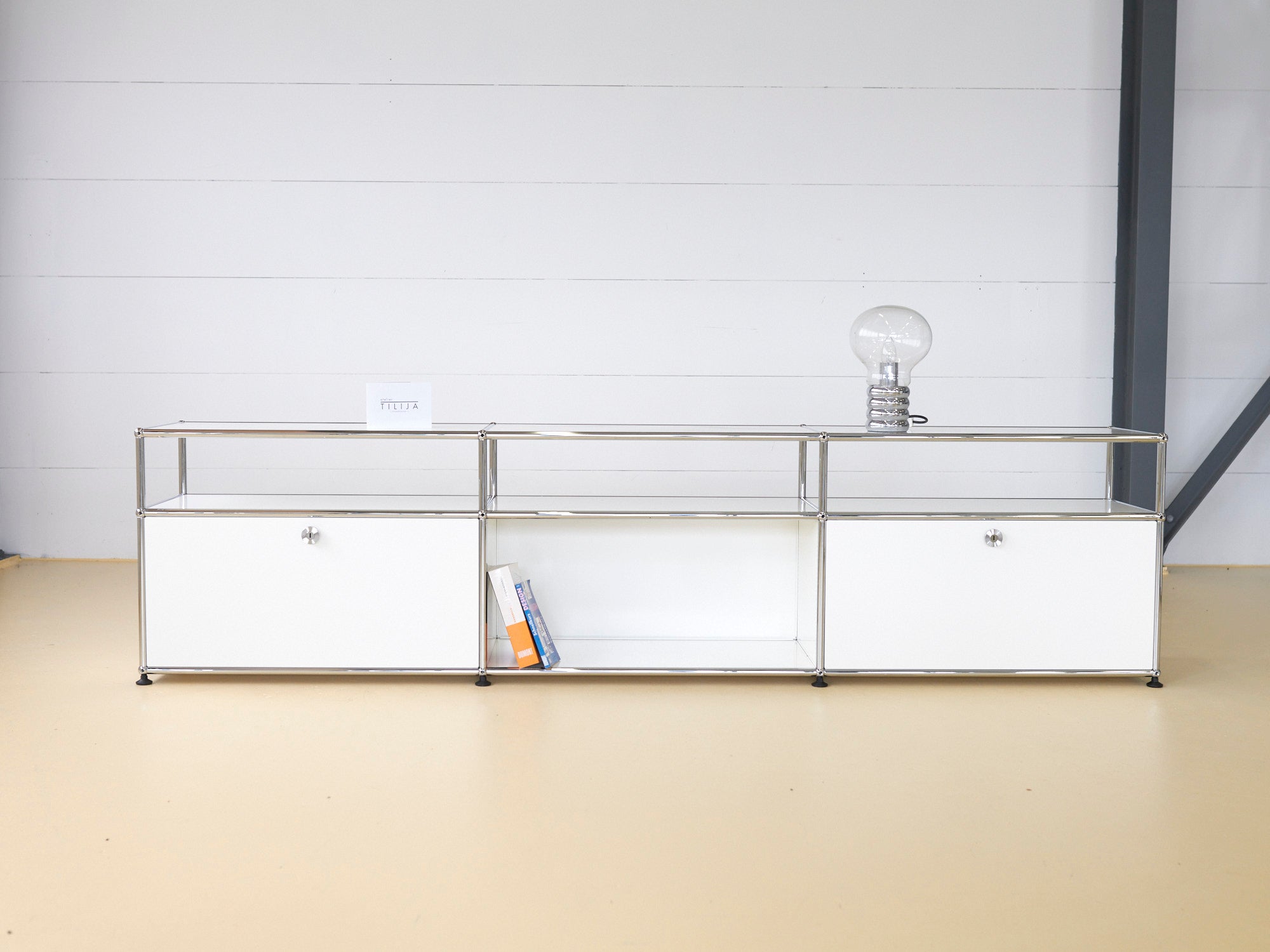 USM Lowboard in Reinweiss