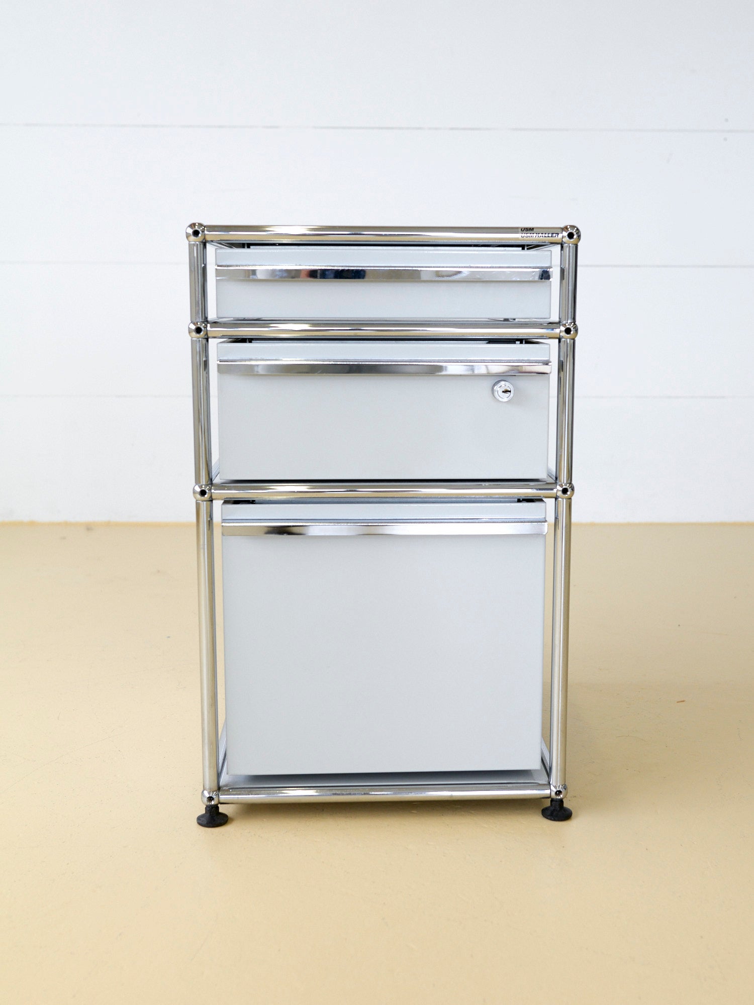 USM Korpus in Lichtgrau