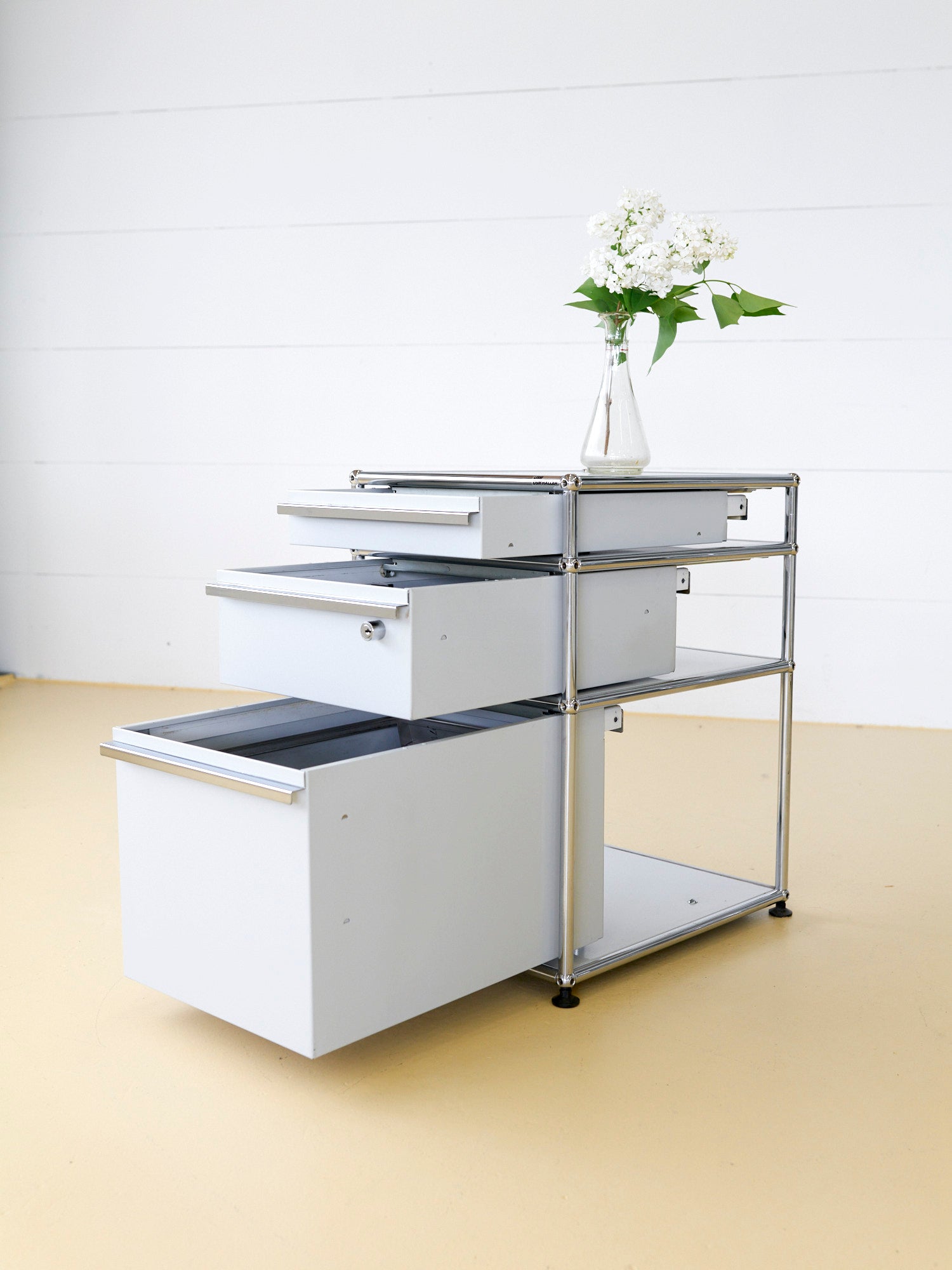 USM Korpus in Lichtgrau