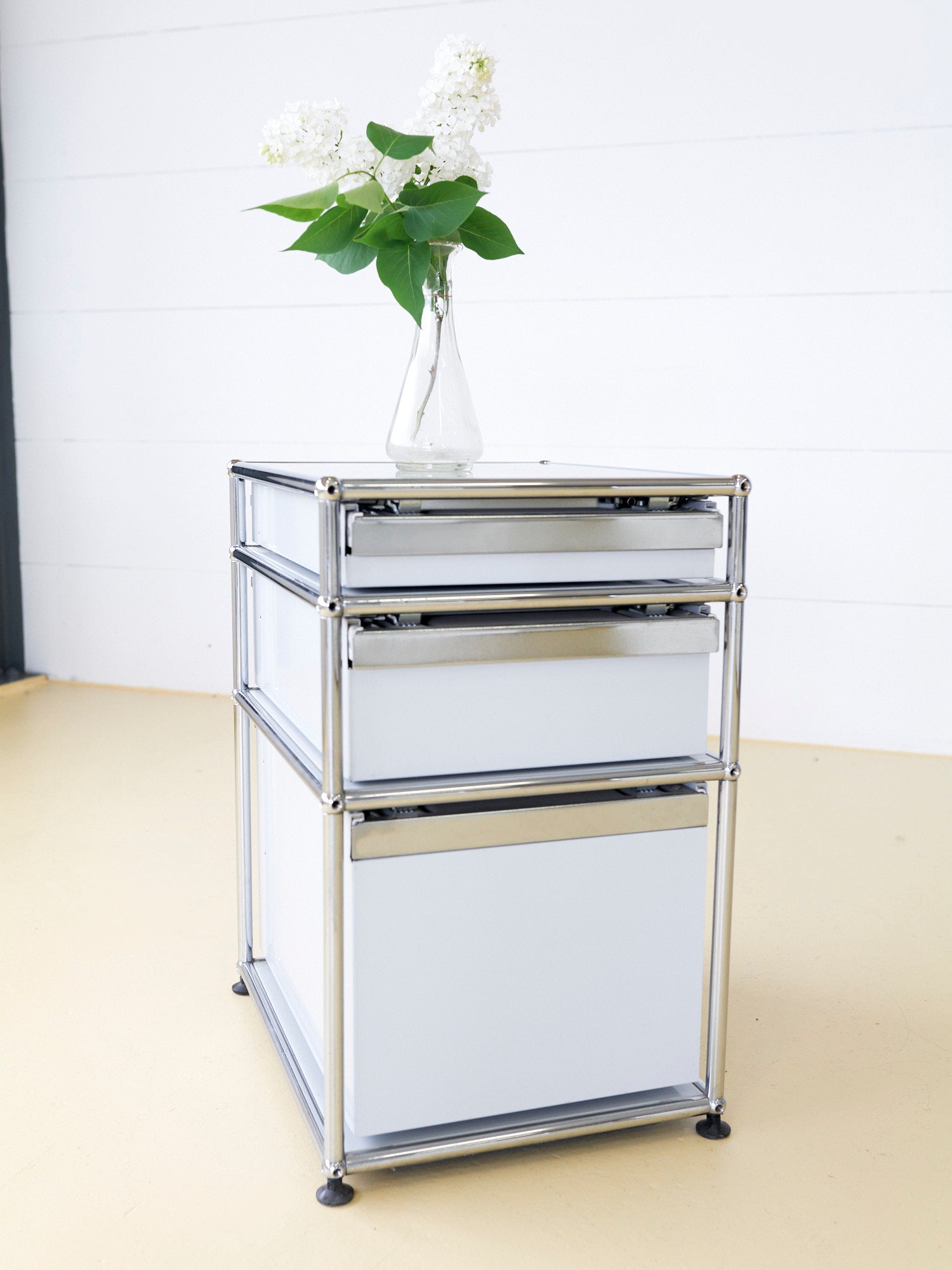 USM Korpus in Lichtgrau