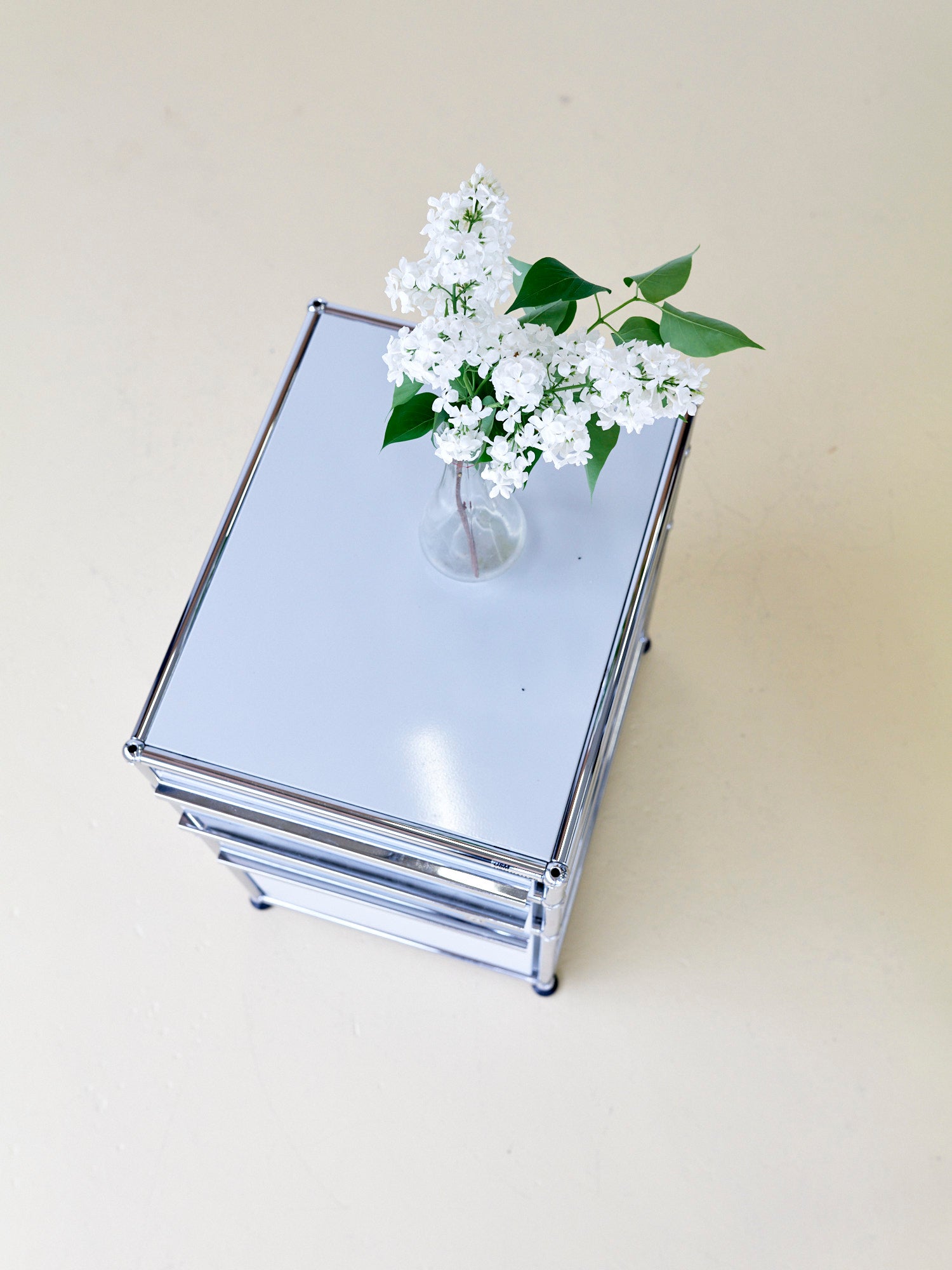 USM Korpus in Lichtgrau