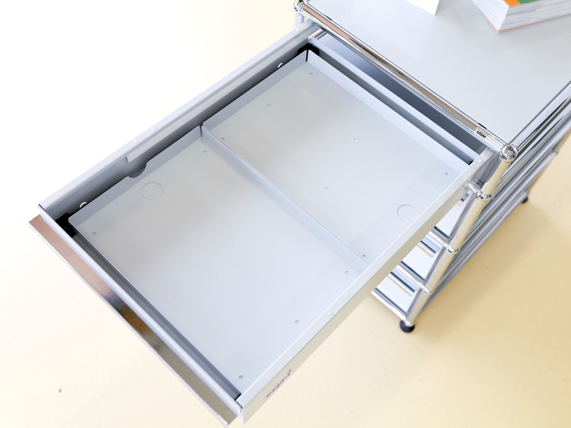 USM Korpus in Lichtgrau