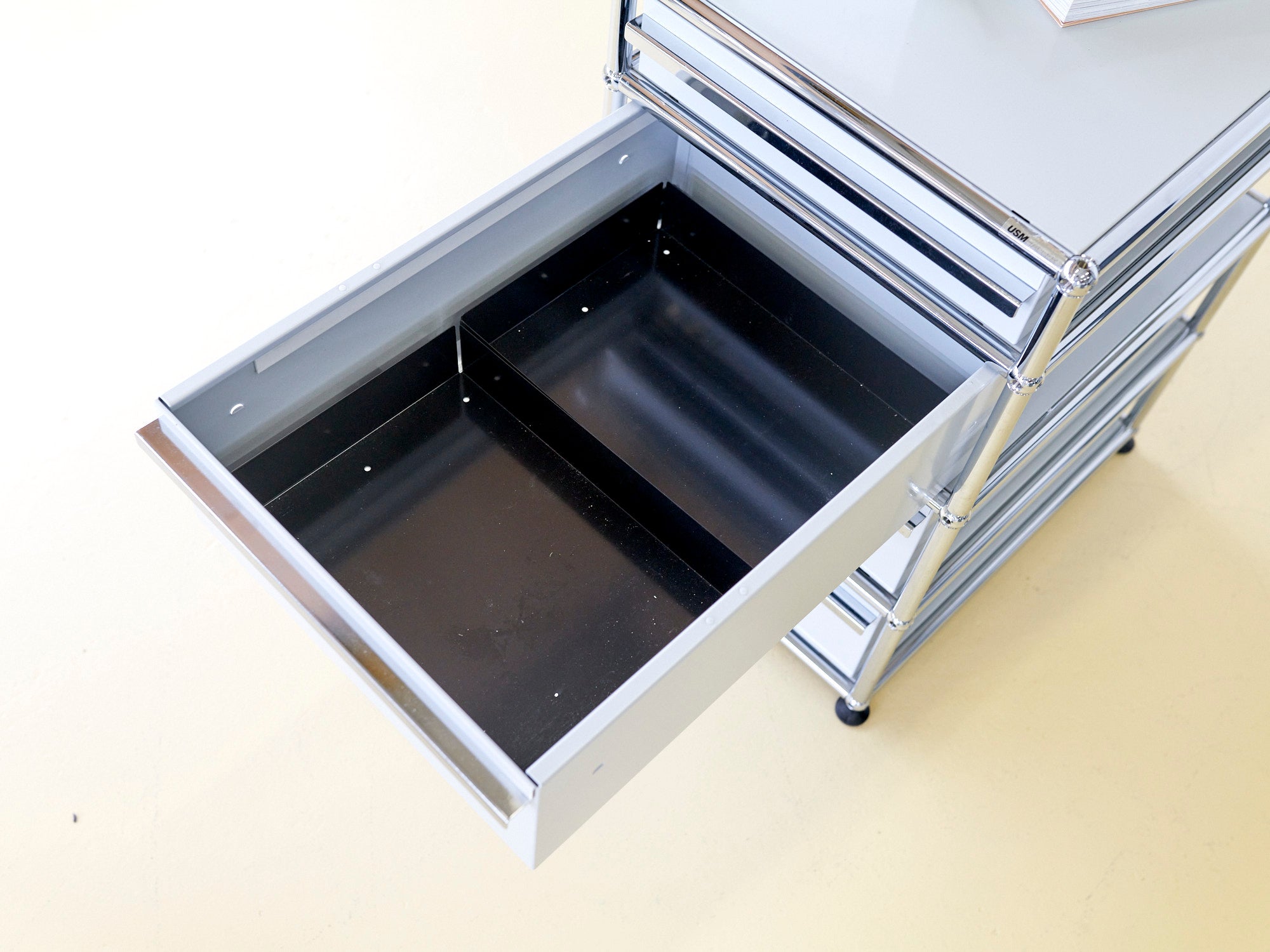 USM Korpus in Lichtgrau