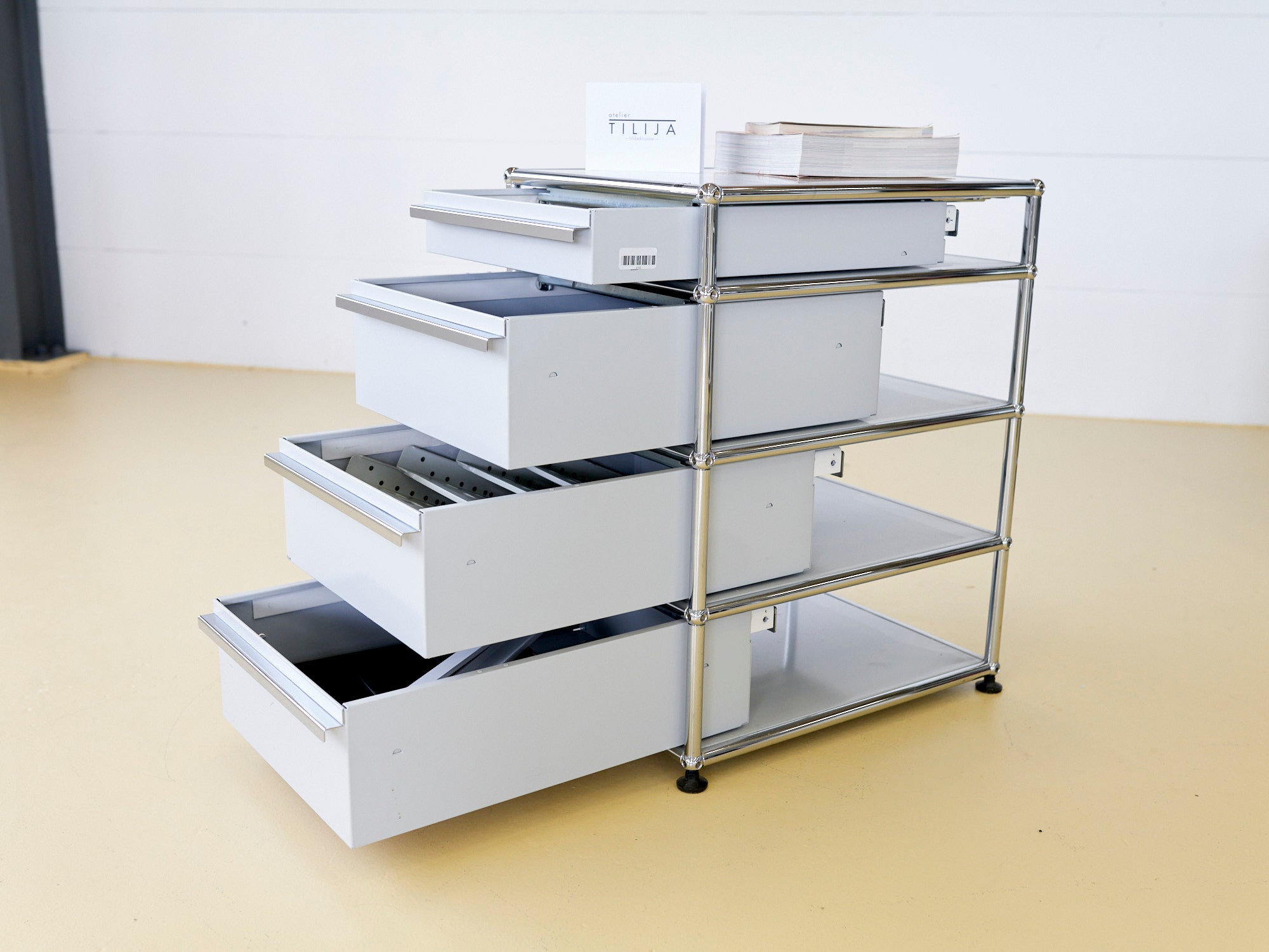 USM Korpus in Lichtgrau