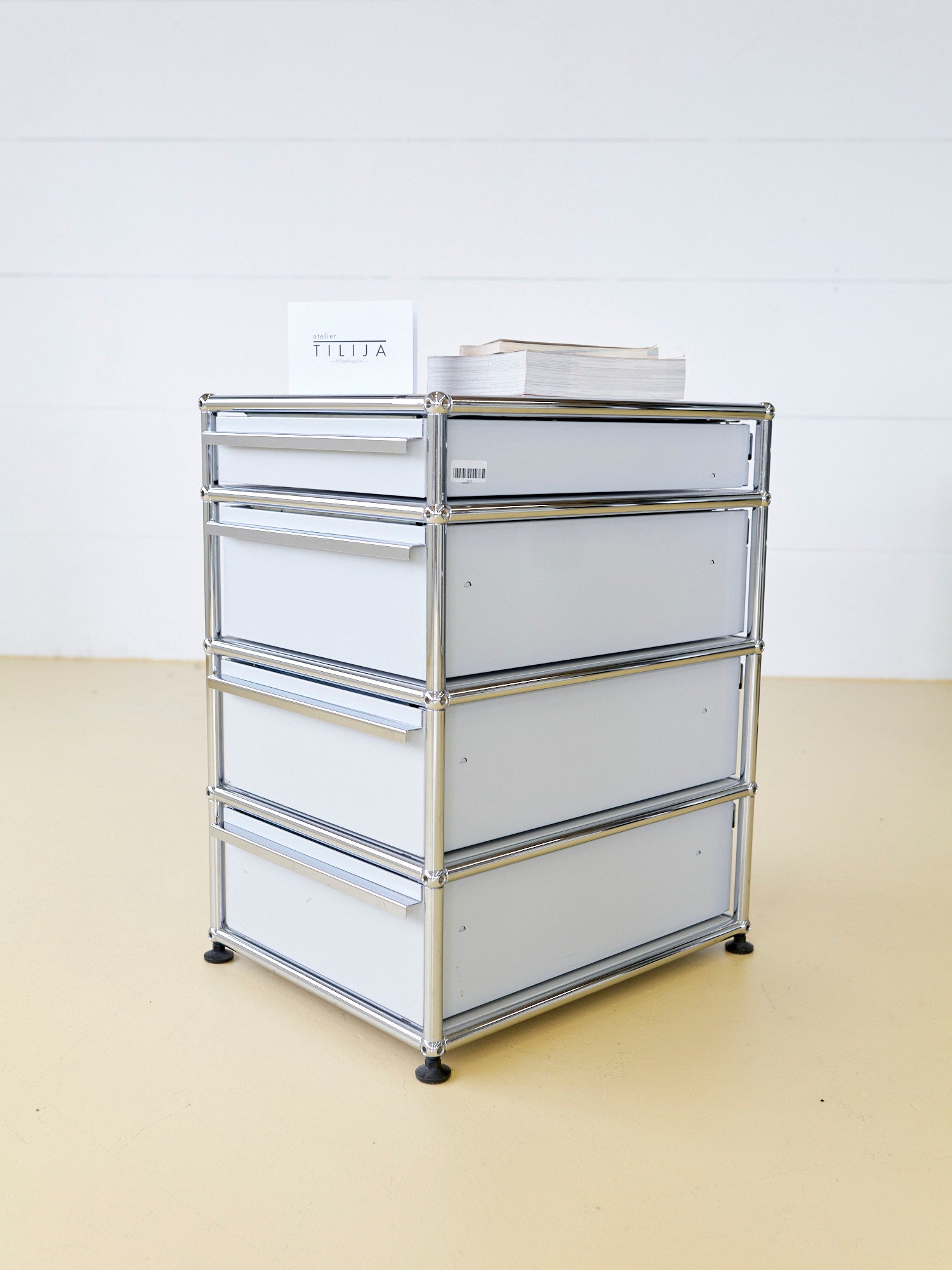 USM Korpus in Lichtgrau