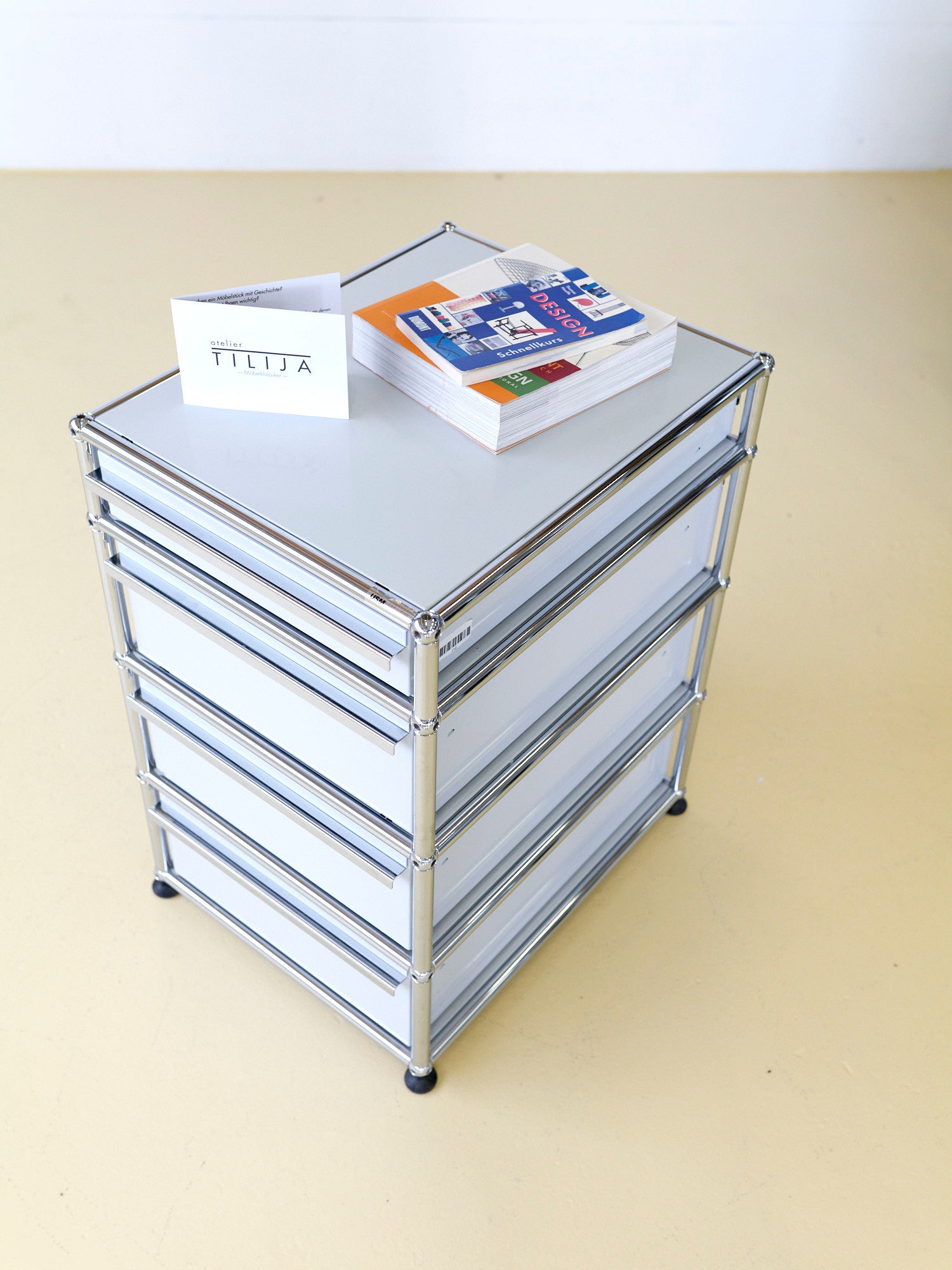 USM Korpus in Lichtgrau