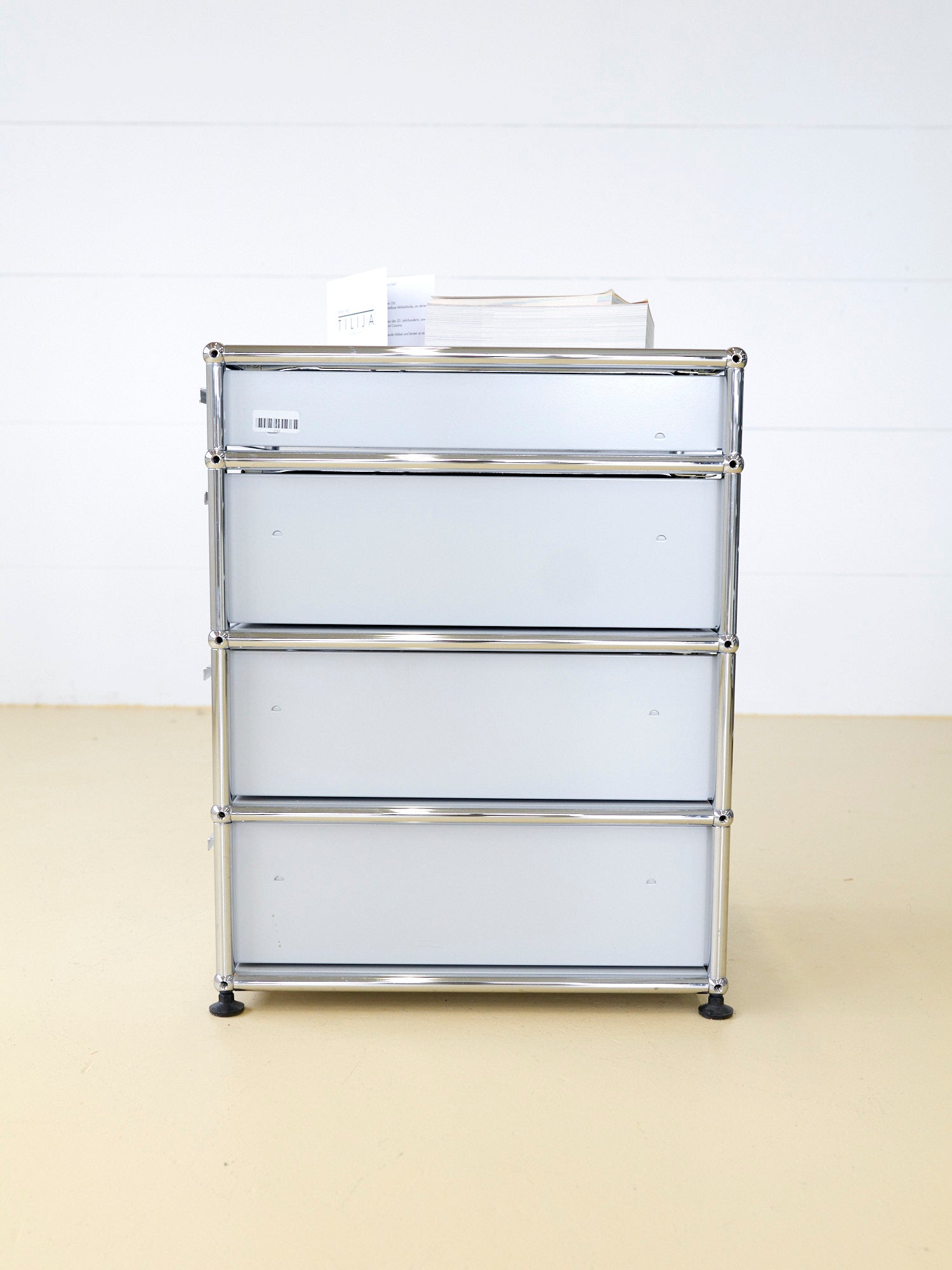 USM Korpus in Lichtgrau