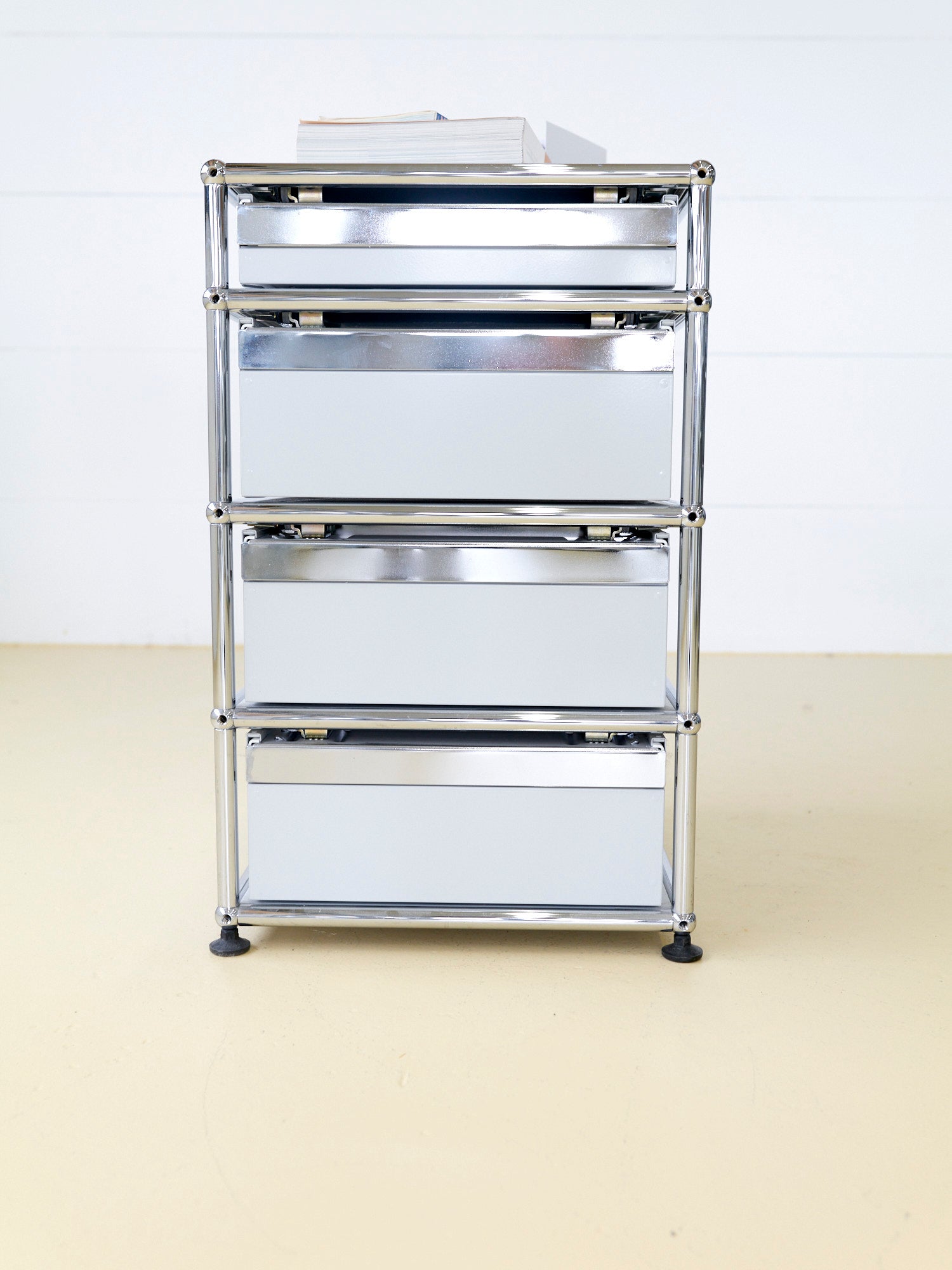 USM Korpus in Lichtgrau