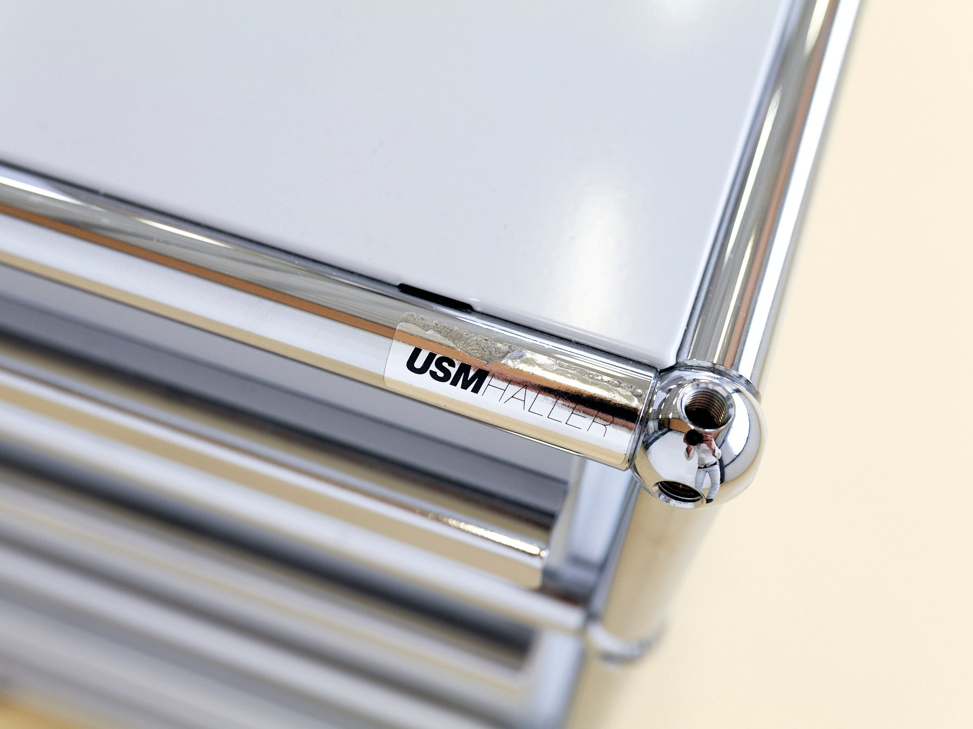 USM Korpus in Lichtgrau