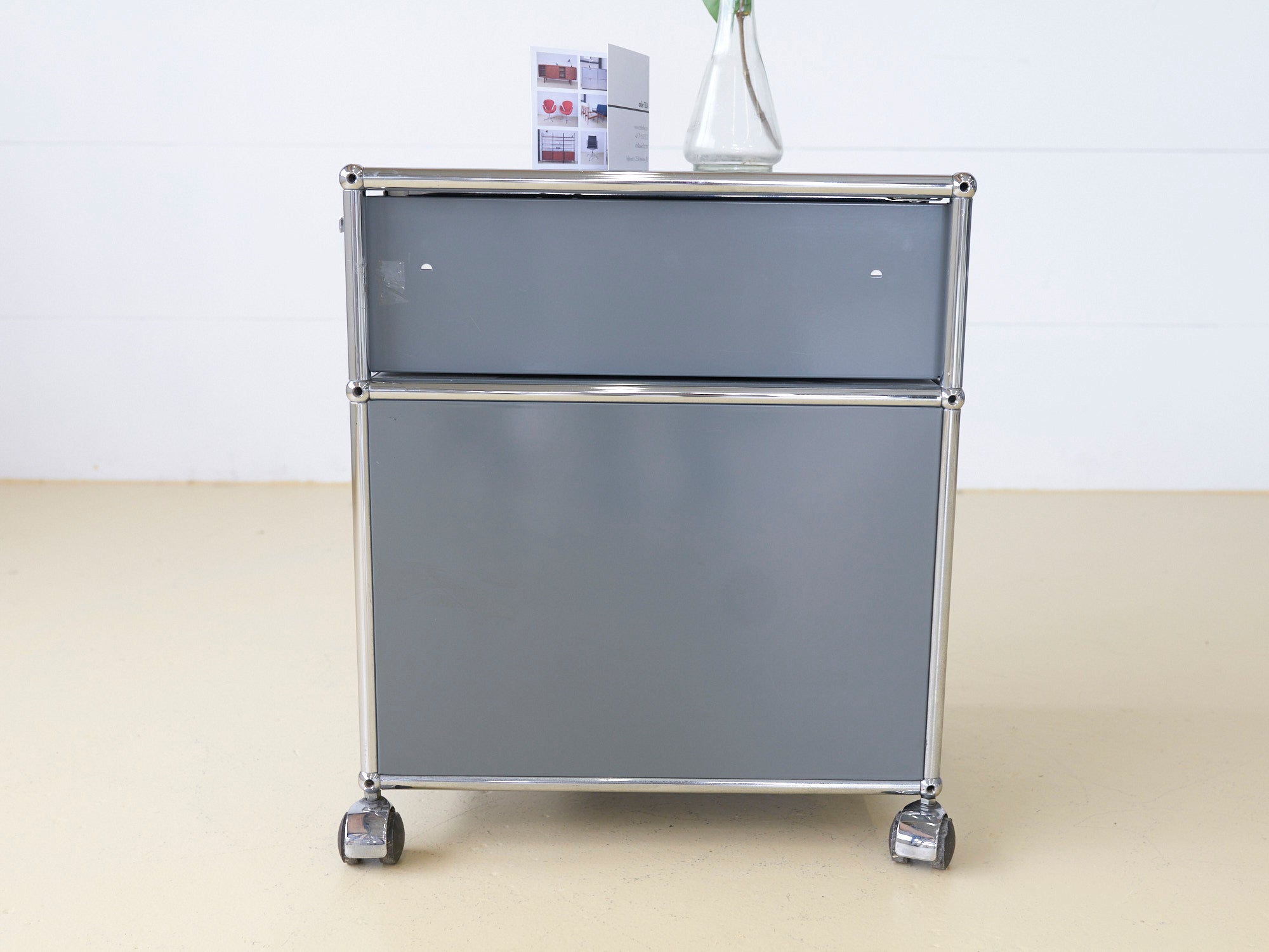 USM Roll-Korpus in Mittelgrau