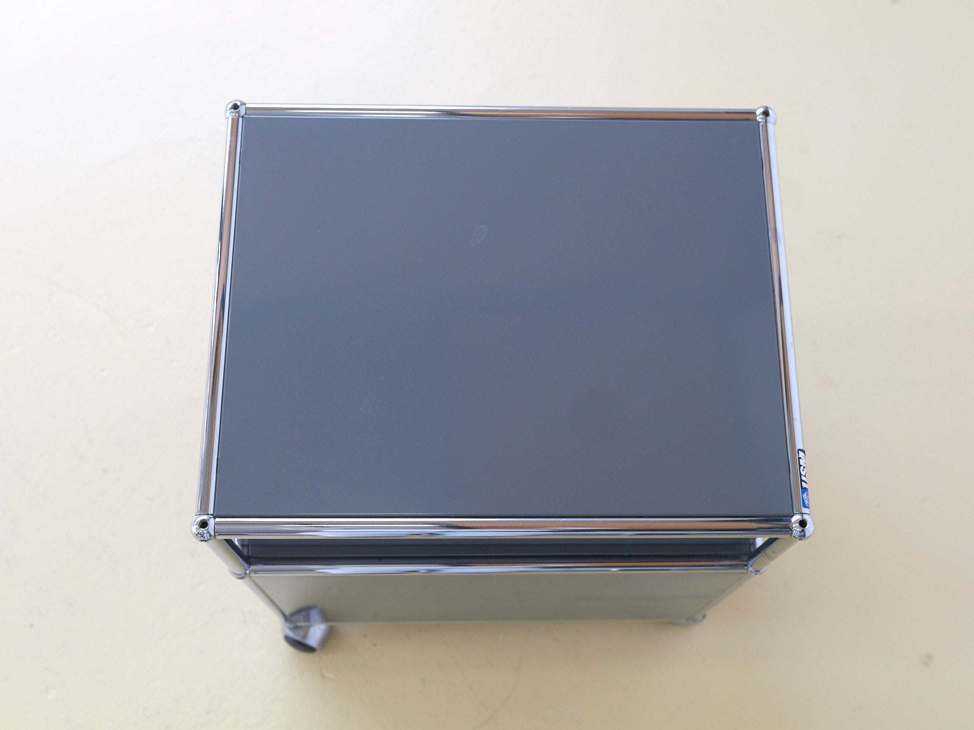 USM Roll-Korpus in Mittelgrau