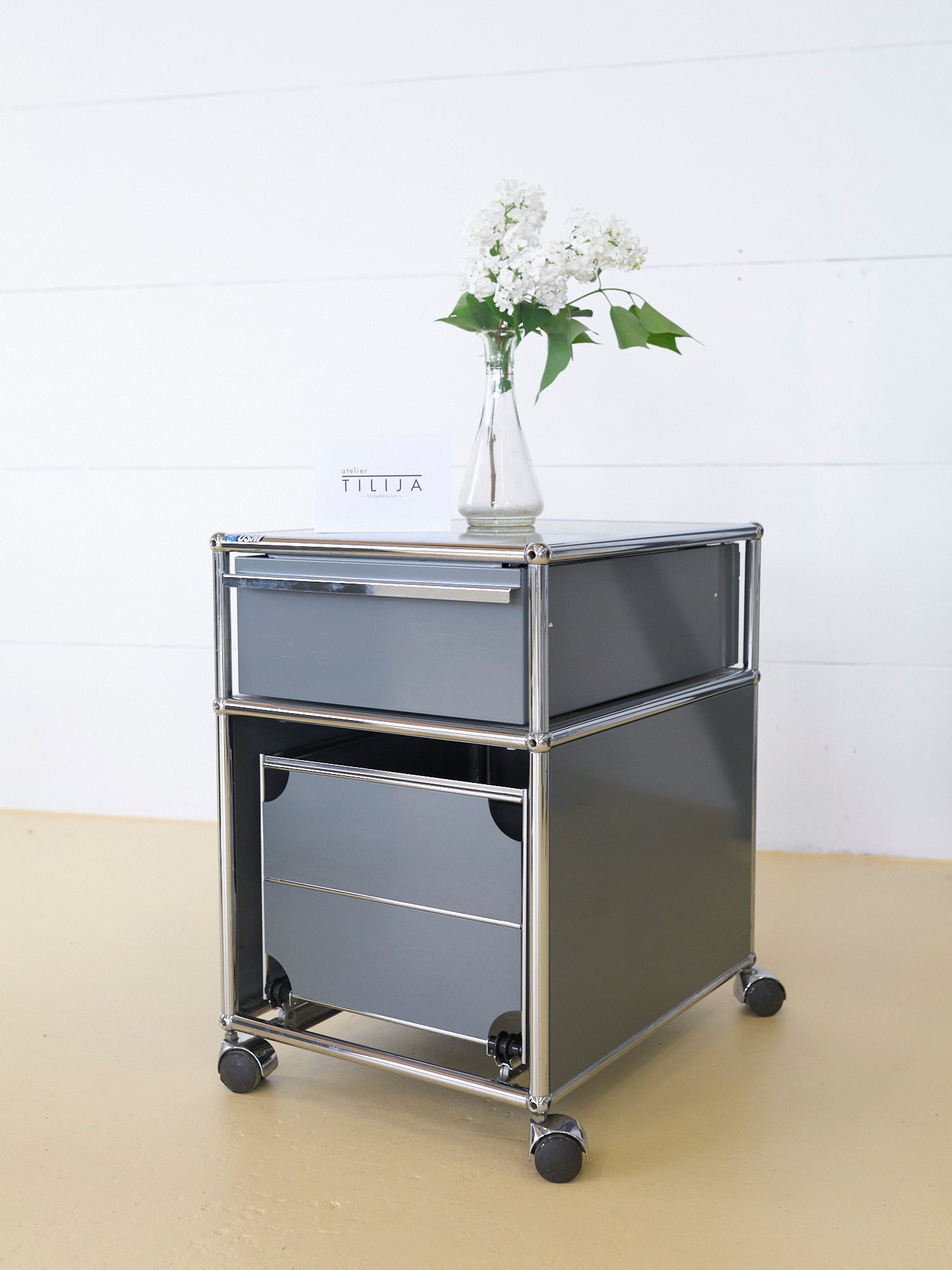 USM Roll-Korpus in Mittelgrau