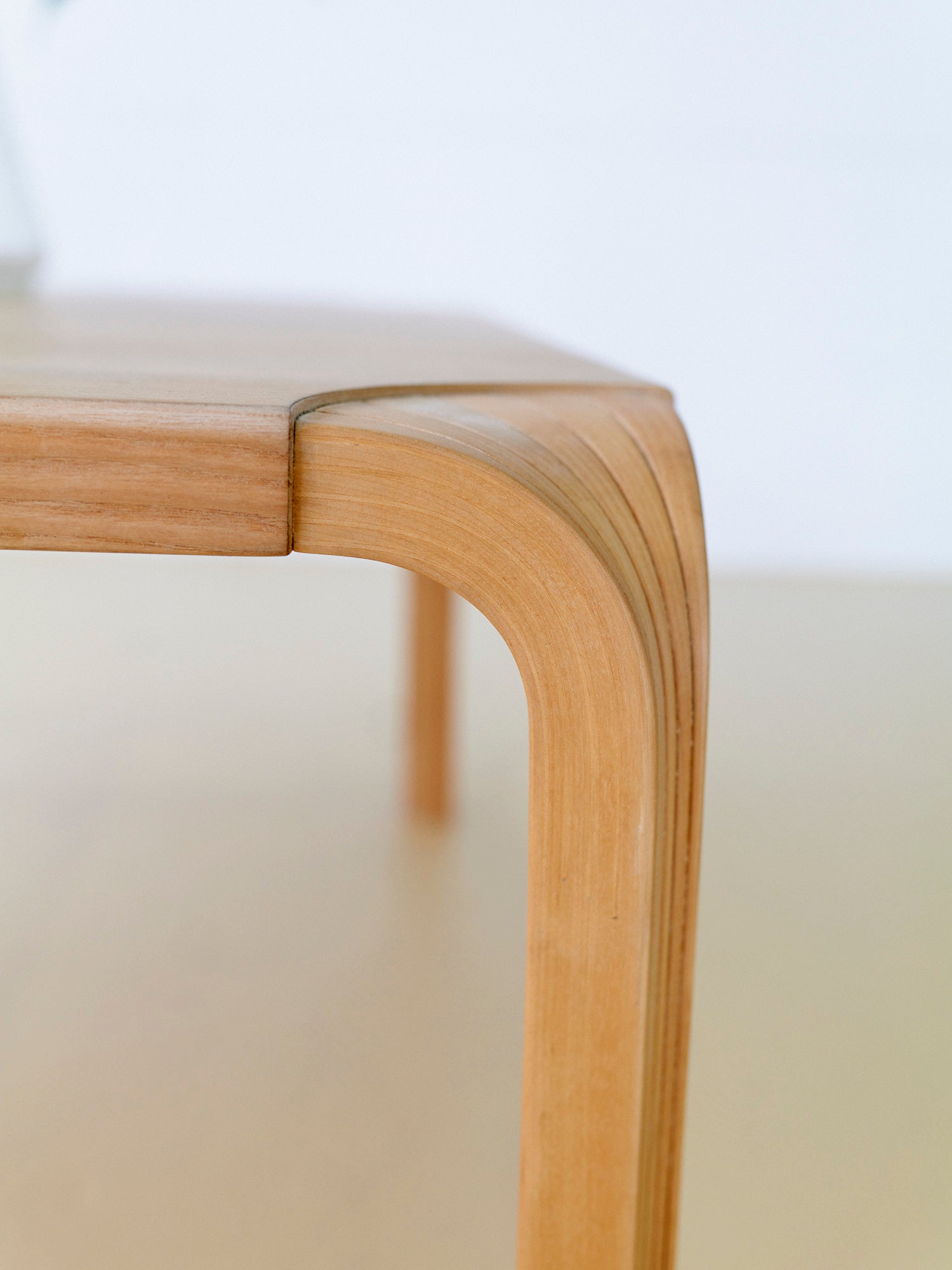 Couchtisch von Artek vom Designer Alvar Aalto
