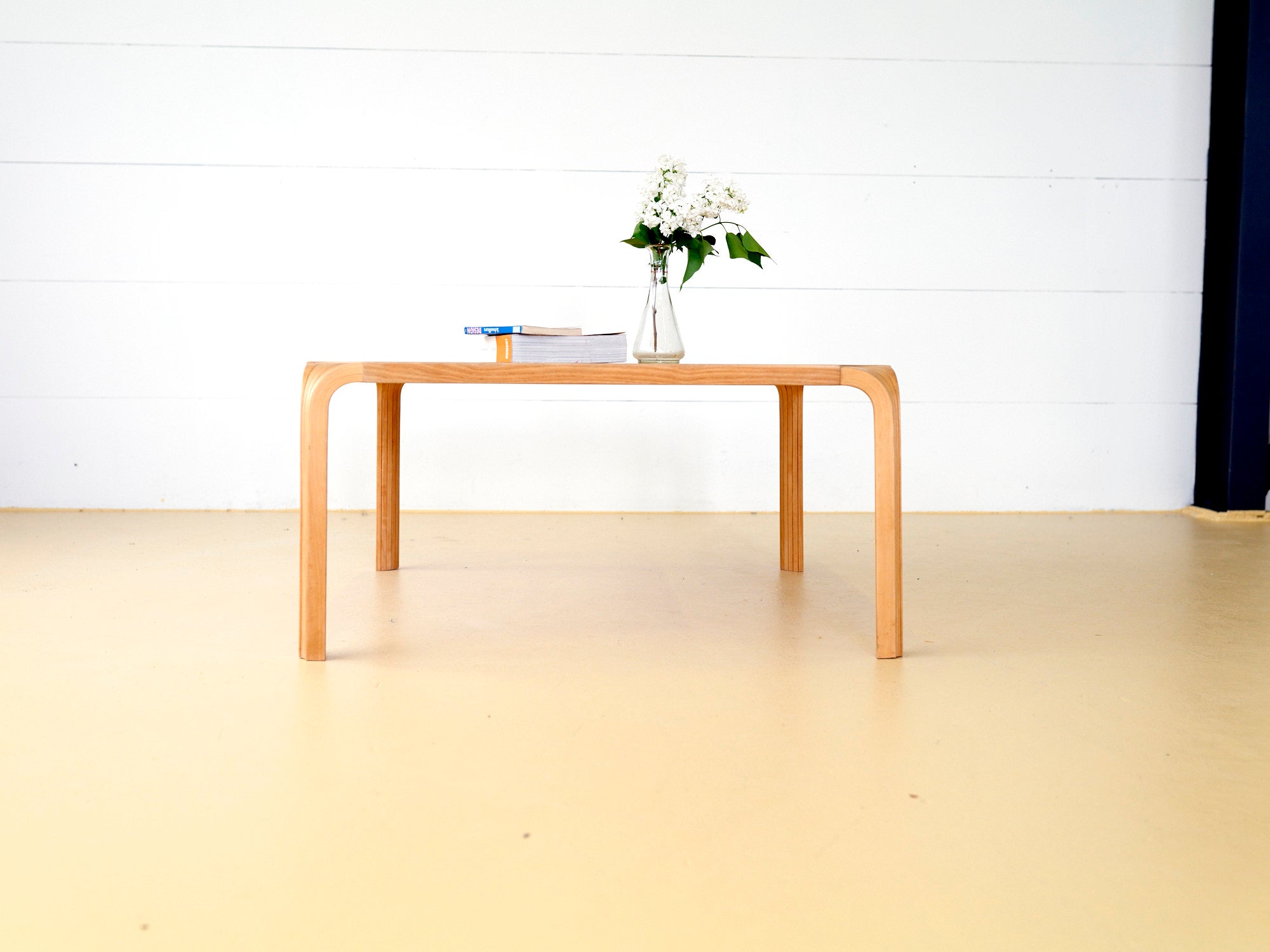 Couchtisch von Artek vom Designer Alvar Aalto