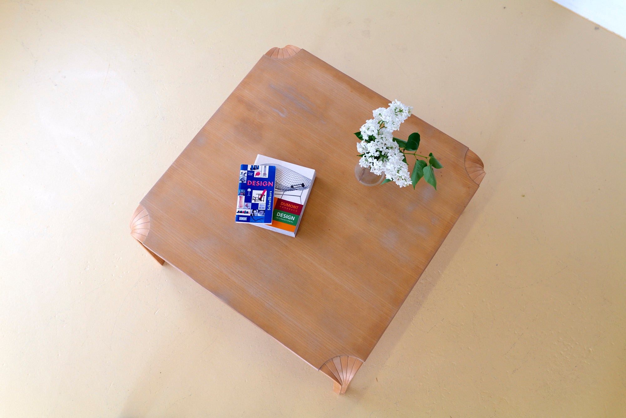 Couchtisch von Artek vom Designer Alvar Aalto