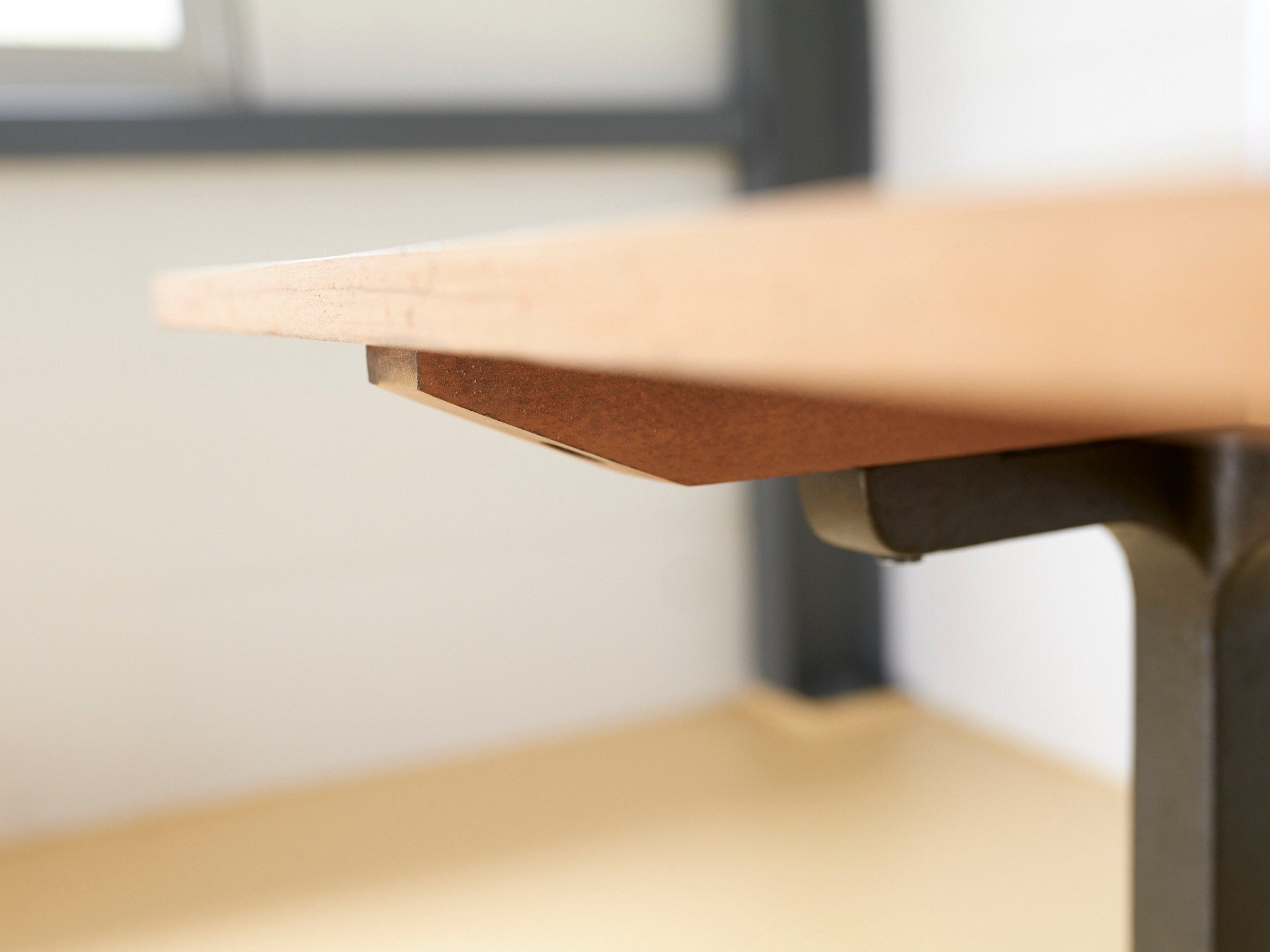 Beizentisch mit Standfüsse von Horgen Glarus