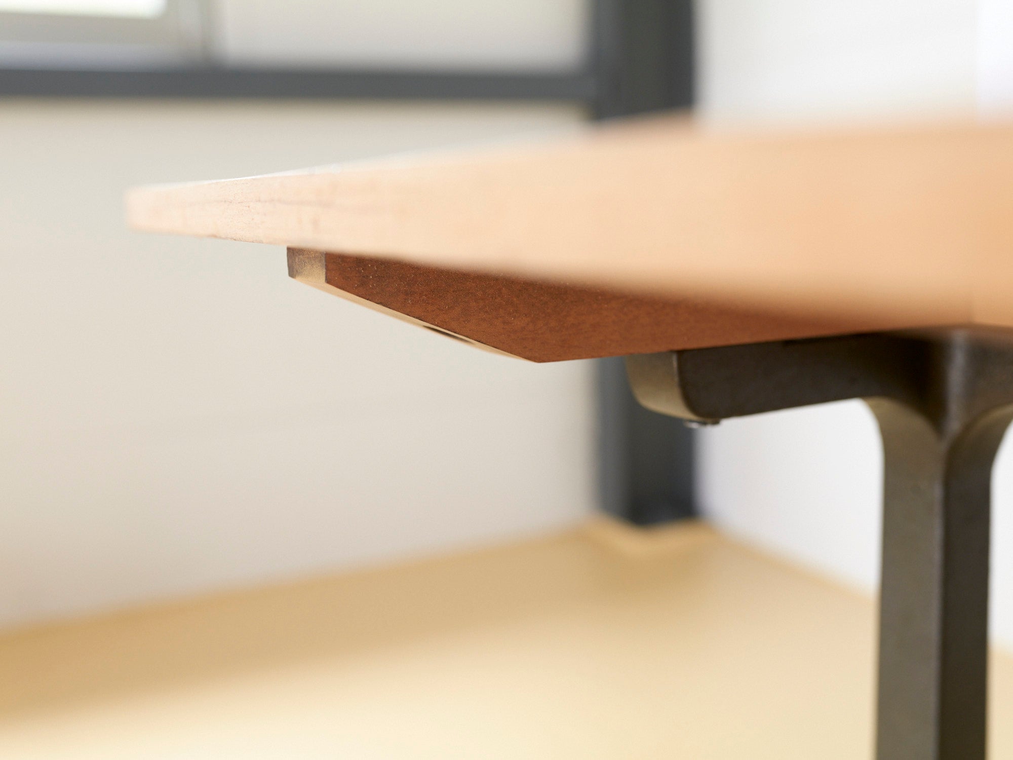 Beizentisch mit Standfüsse von Horgen Glarus