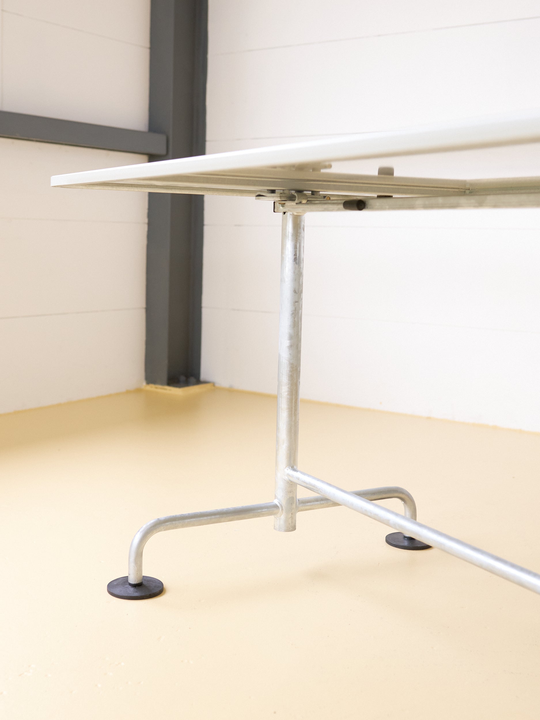 Klassischer atelier ALINEA Gartentisch Achatgrau