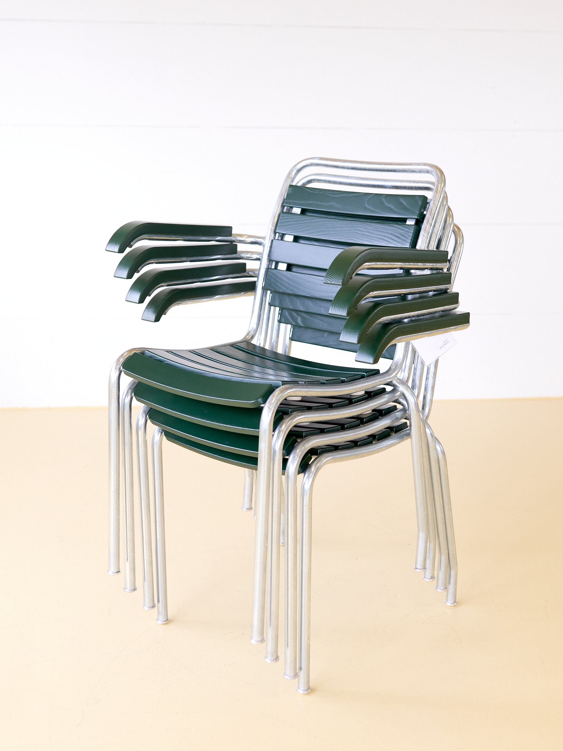 Klassischer Gartenstuhl von ALINEA mit Armlehne