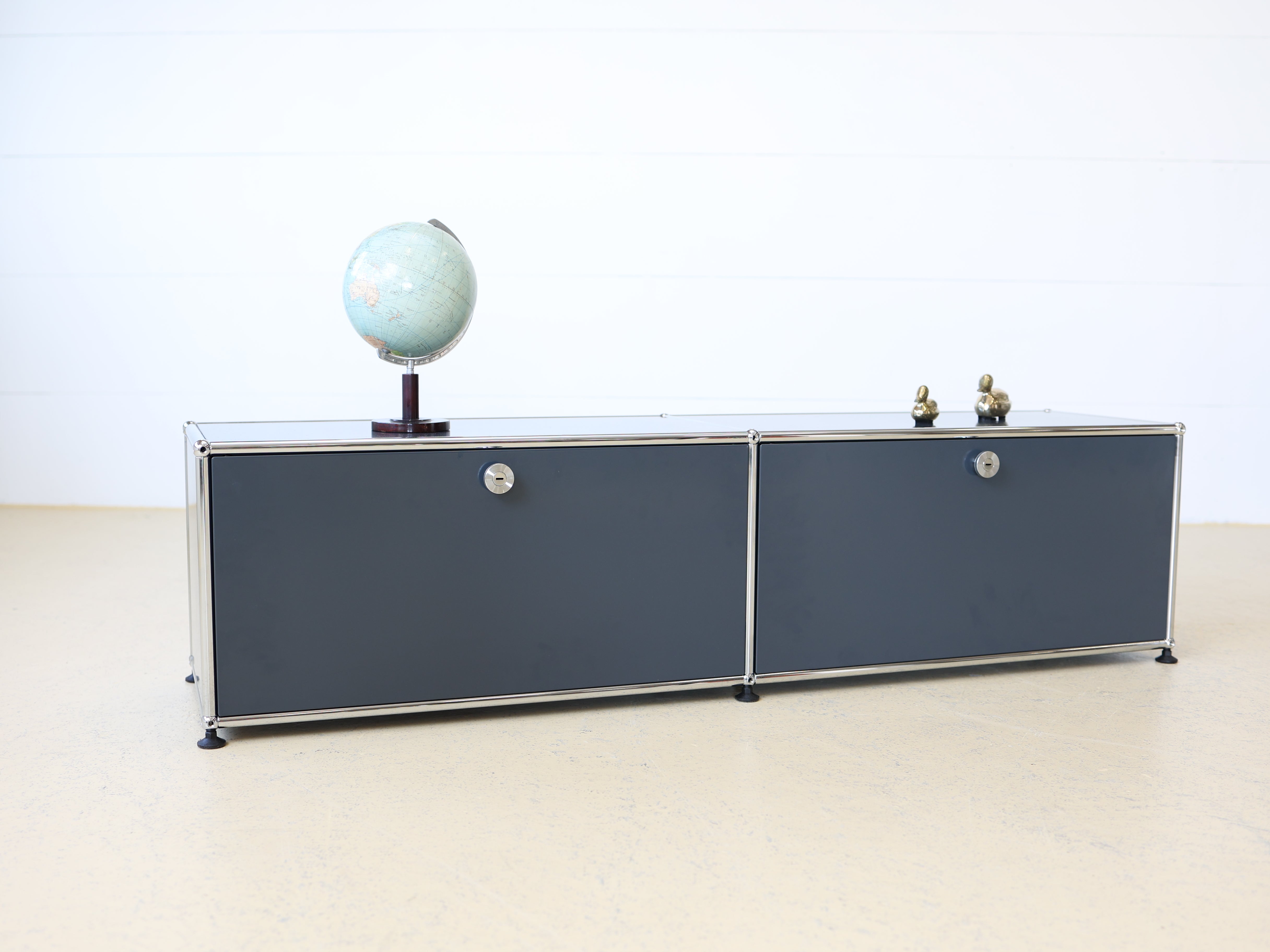 USM Haller Lowboard in Anthrazitgrau 2x1