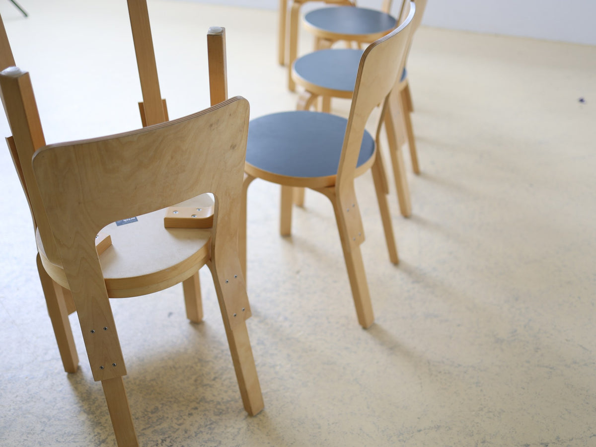 Artek Chair 65 – Birke / Schwarz Linoleum Foto 10