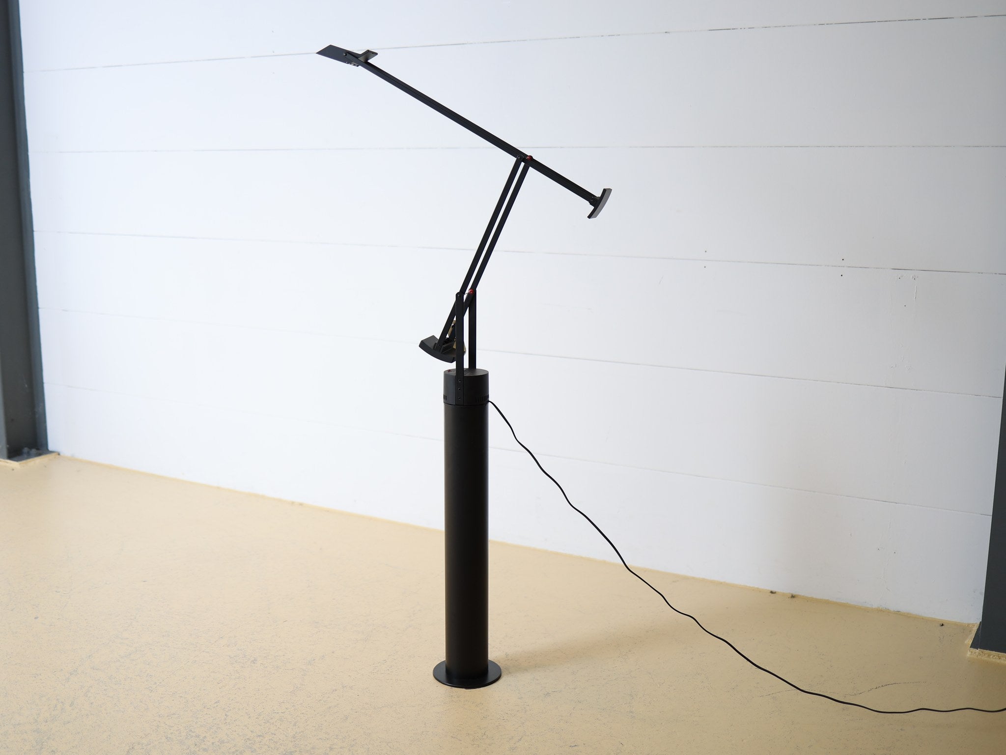 Artemide Tizio Terra Stehleuchte Detailansicht Arm