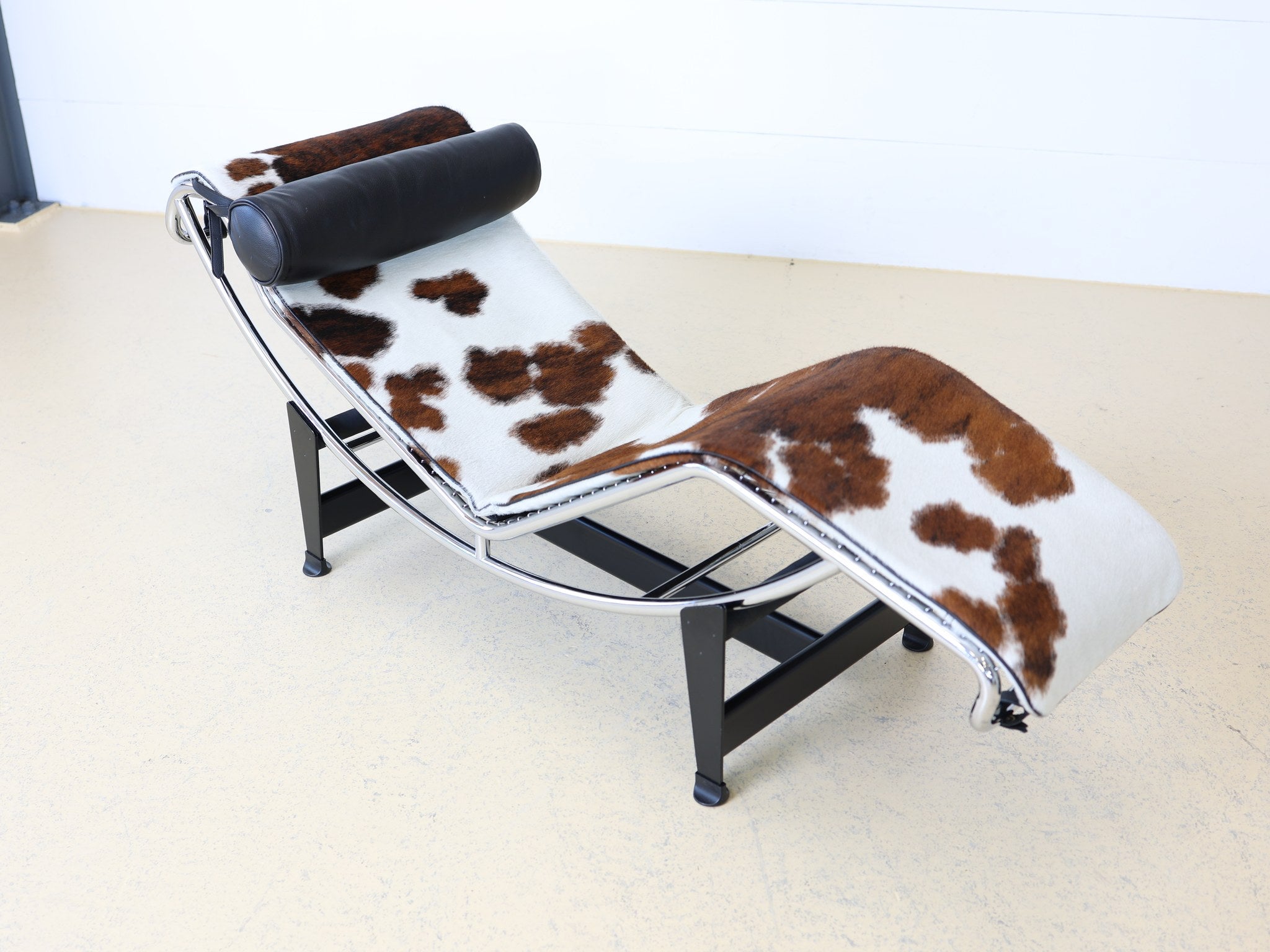 Schwarzes Leder-Kopfkissen der Cassina LC4 Chaiselongue