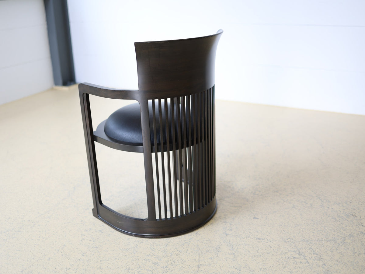 Frank Lloyd Wright für Cassina Barrel Chair 606 schwarzes Leder Holz Designklassiker