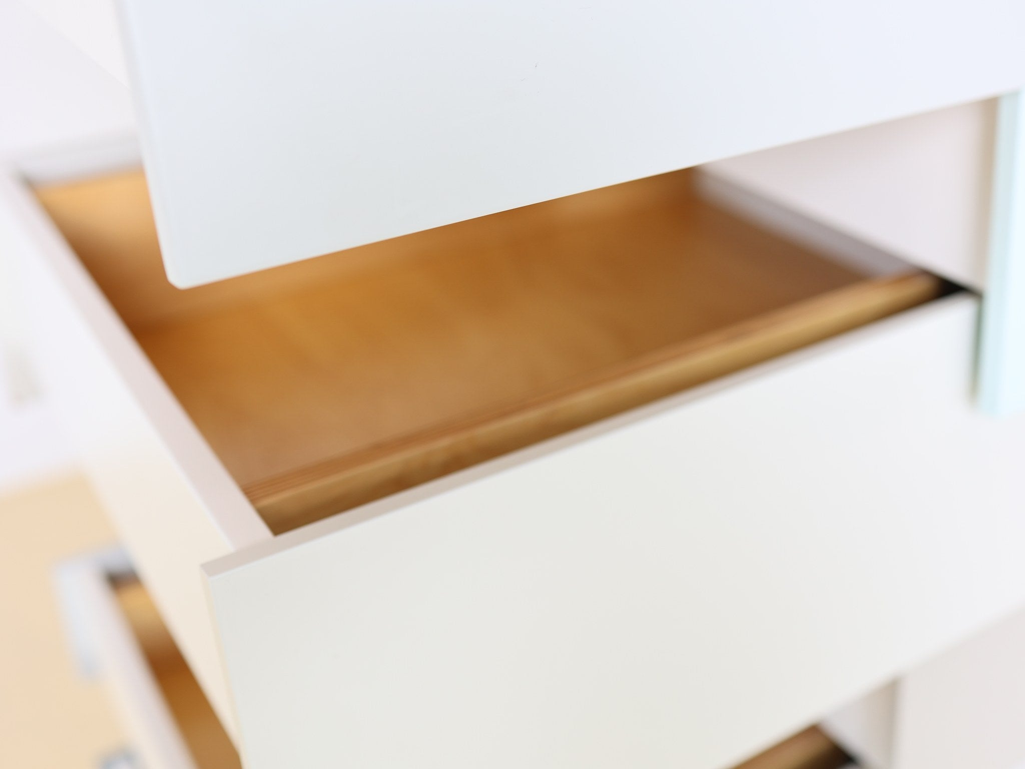 Stack Drawer Tower von Established & Sons mit bunten Schubladen Detail