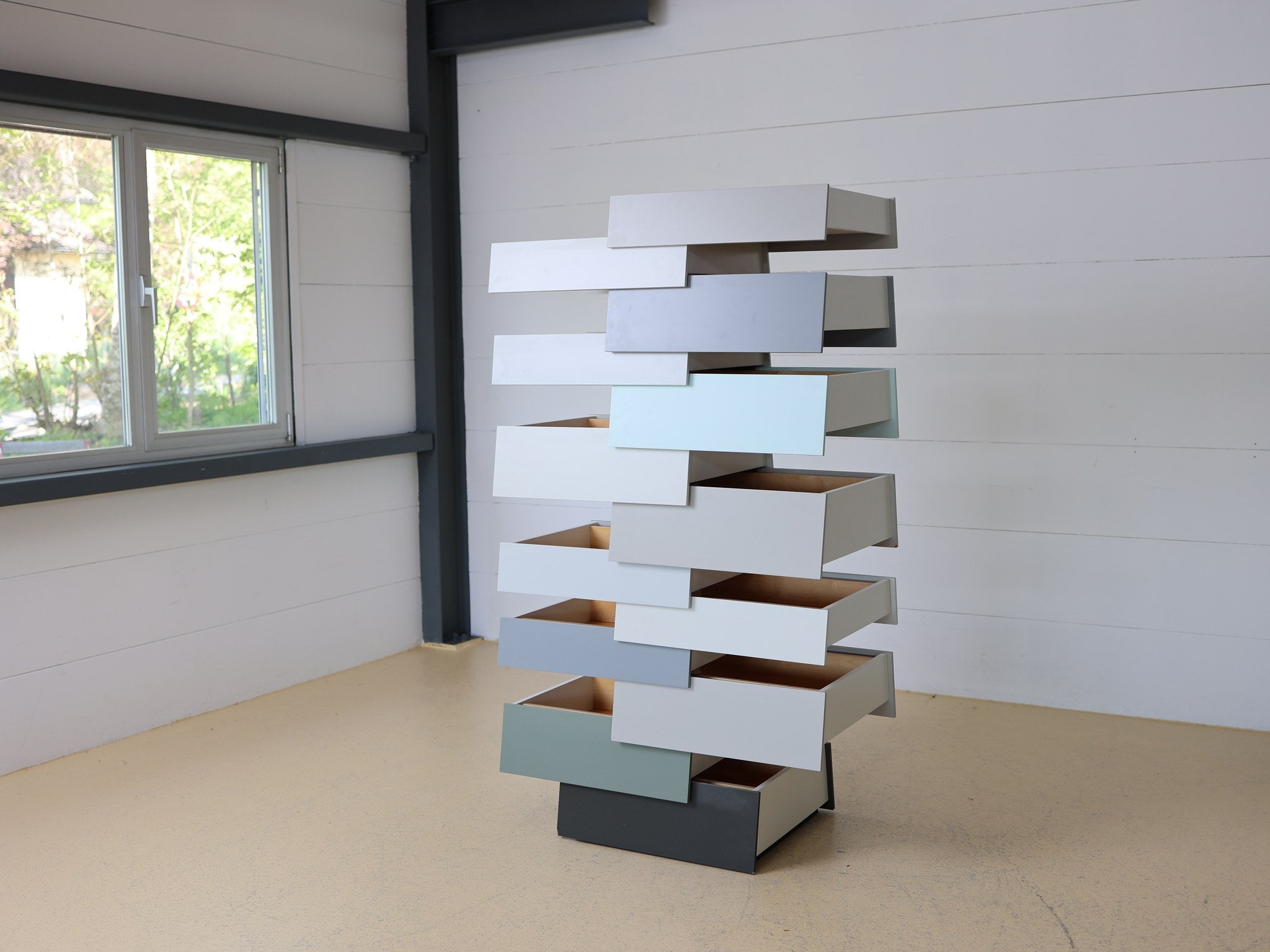 Established & Sons Stack Designklassiker mit offenen Schubladen
