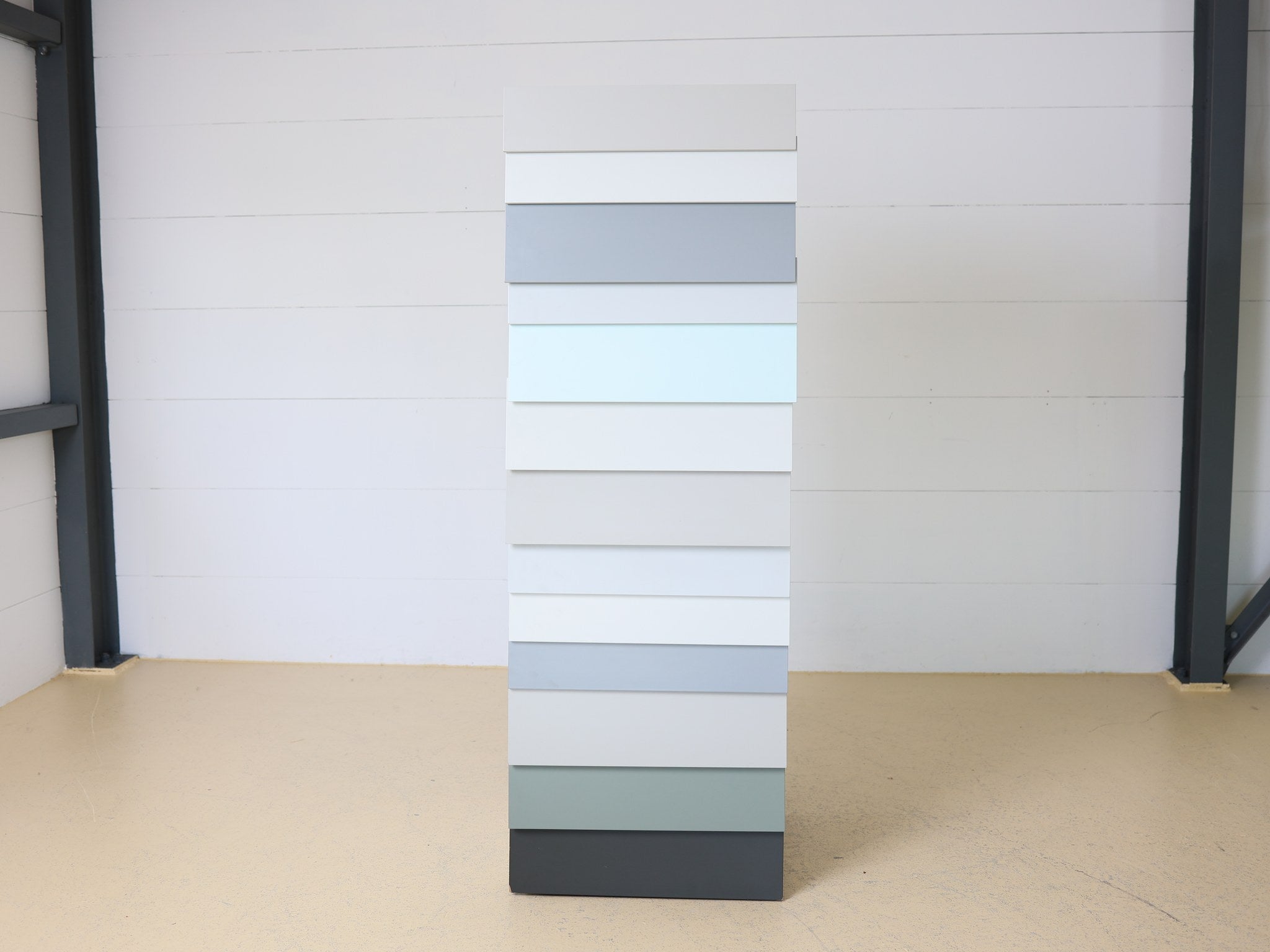 Britisches Designmöbel Stack Schubladenturm in Pastellfarben