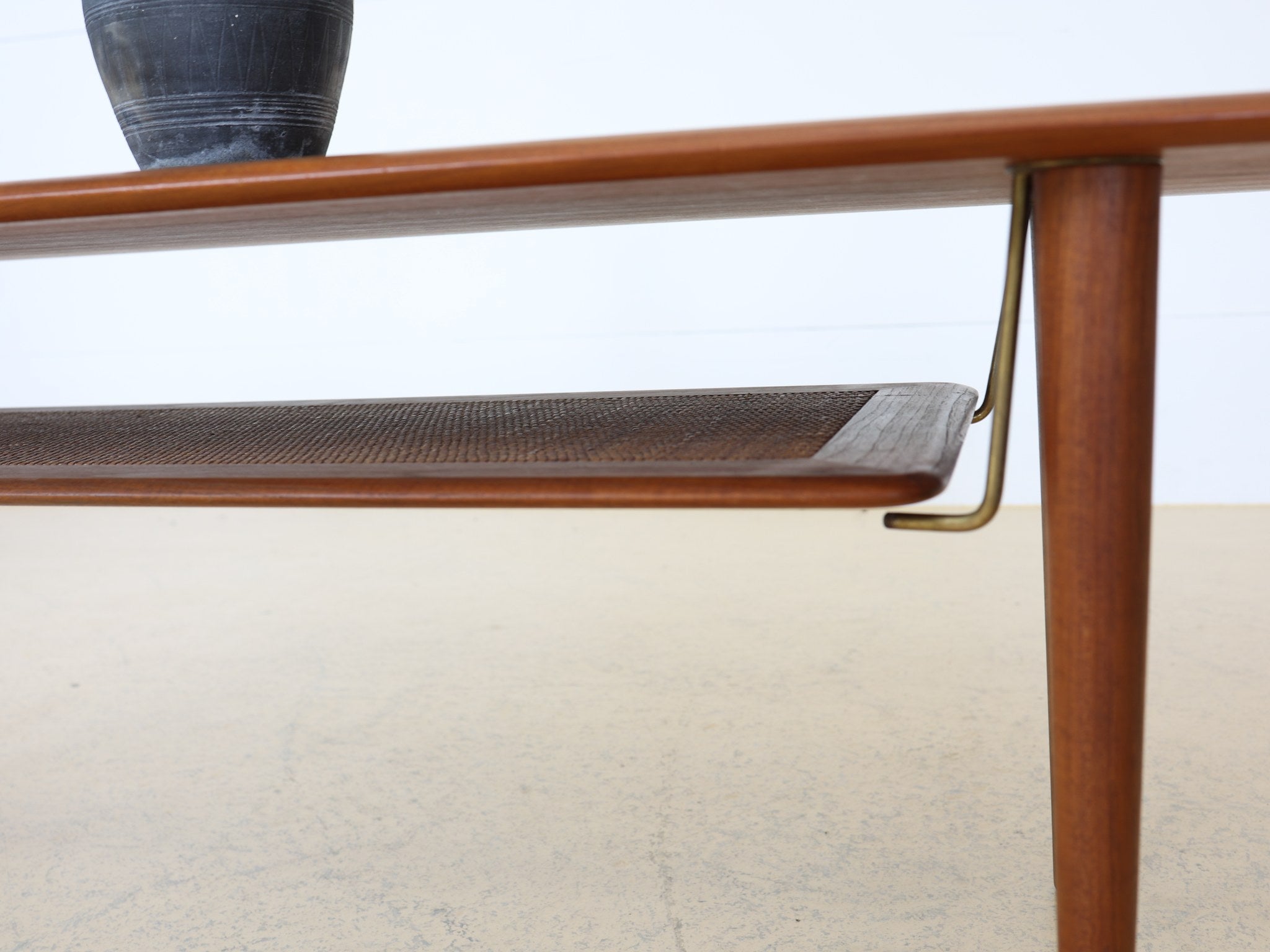 Dänischer Designklassiker FD-516, Detailaufnahme der Holzmaserung