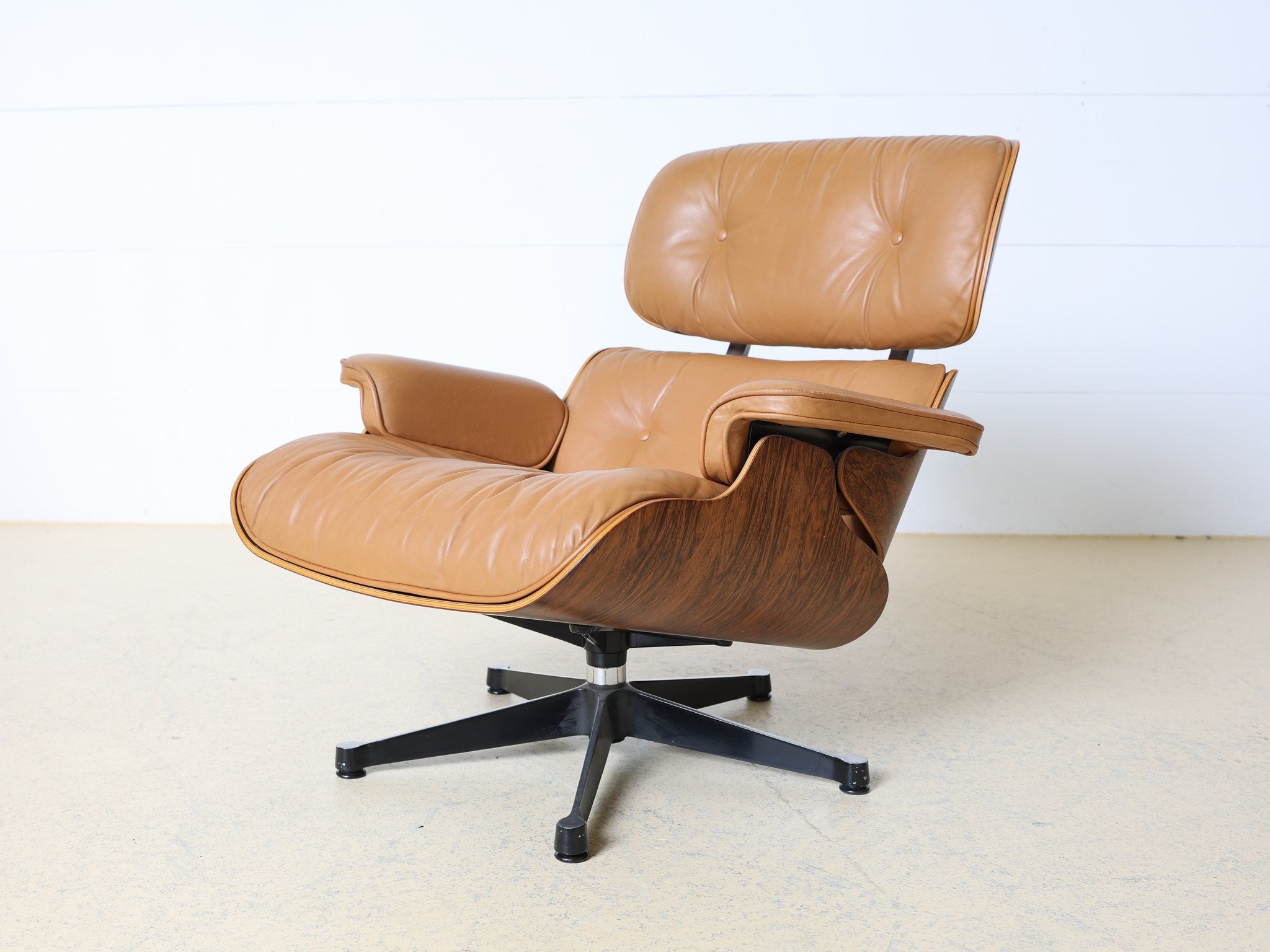 Eames Lounge Chair Herman Miller Vintage Gesamtansicht seitlich