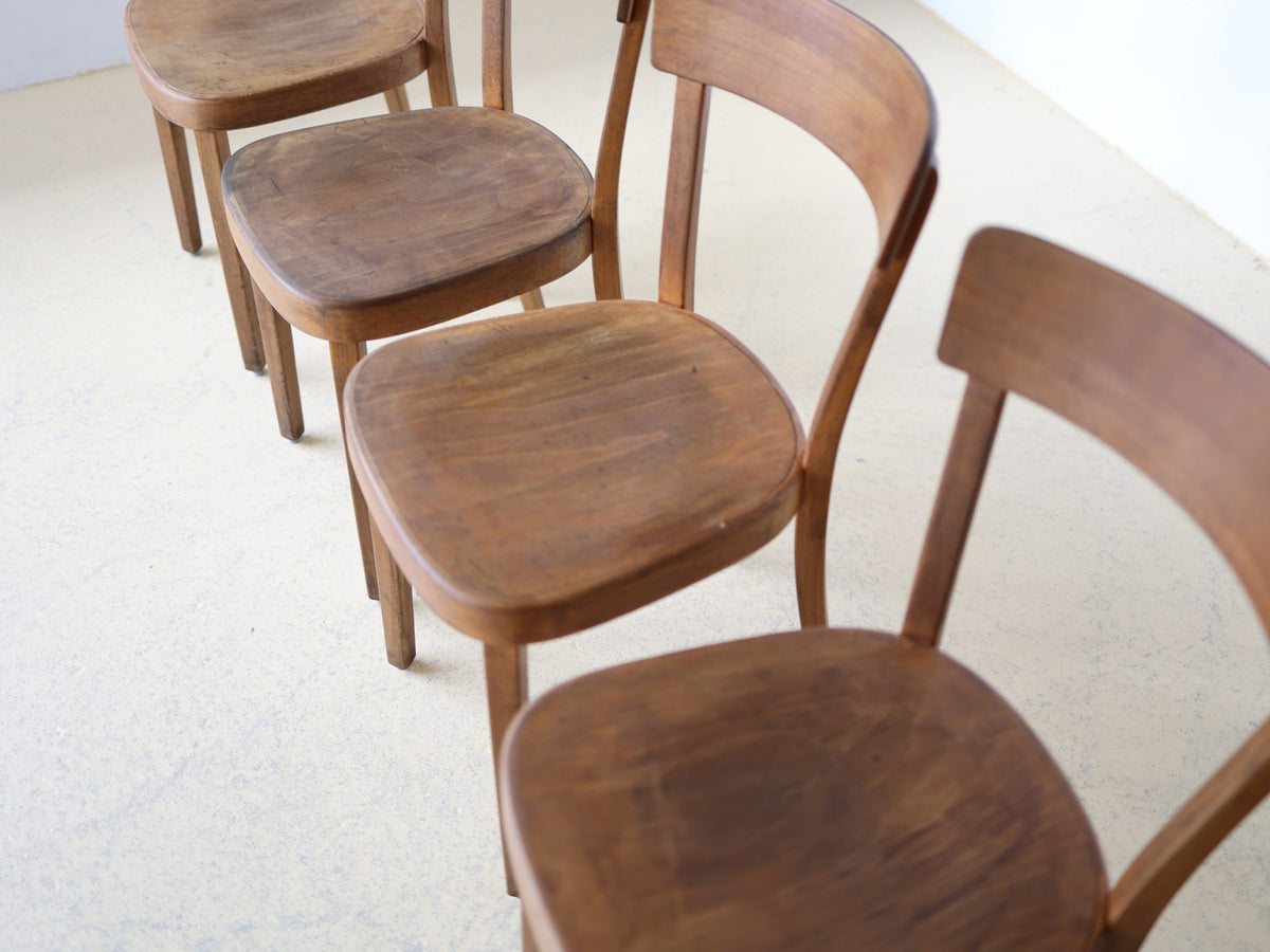 Horgen-Glarus Kaffeehausstuhl Sitzfläche Massivholz, leicht konkav, natürliche Patina