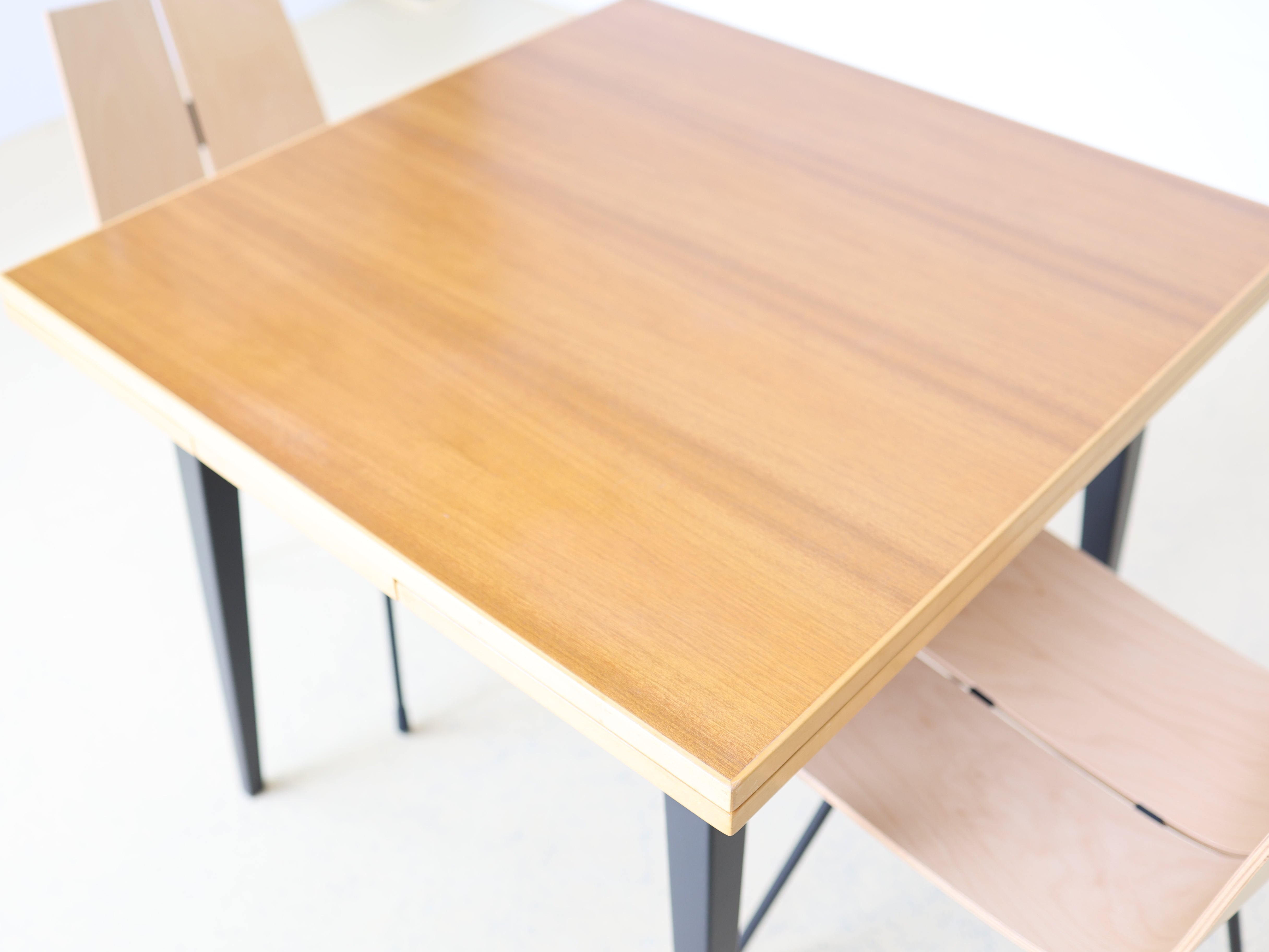 Klassischer Vintage Esstisch von Horgen Glarus aus Massivholz beidseitig ausziehbar von atelier TILIJA.