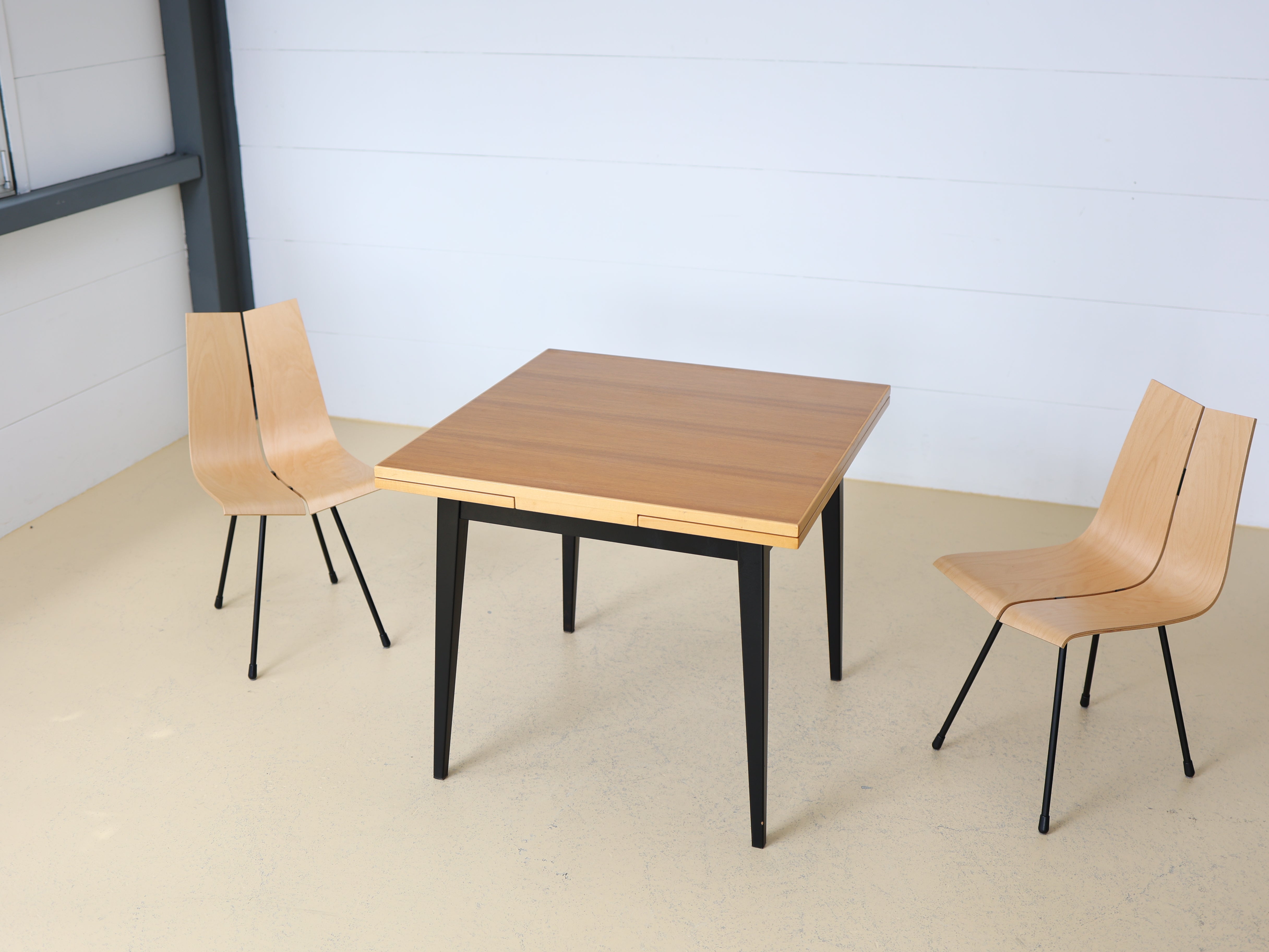 Klassischer Vintage Esstisch von Horgen Glarus aus Massivholz ausziehbar von ateliier TILIJA.