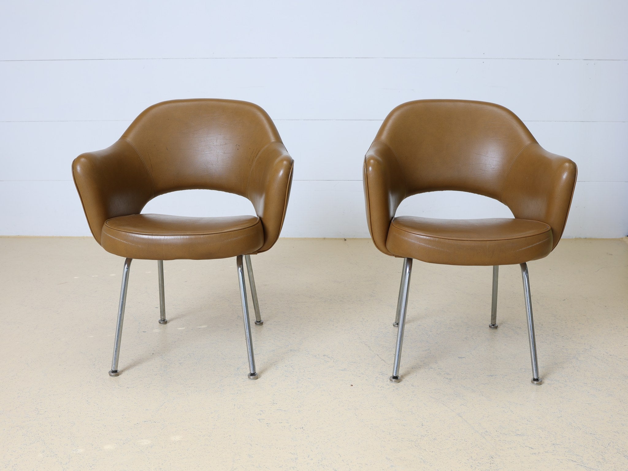 Detailaufnahme Patina Cognac-Leder Saarinen Chair