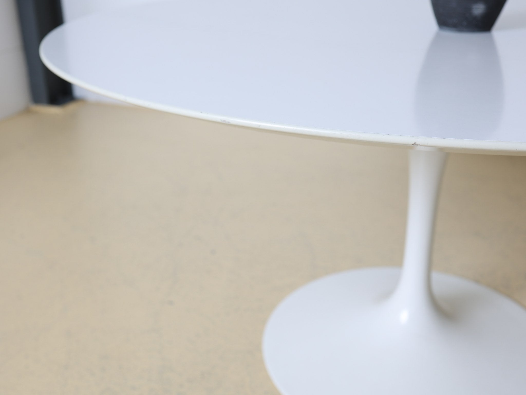 Saarinen Pedestal Table Unterseite Konstruktion