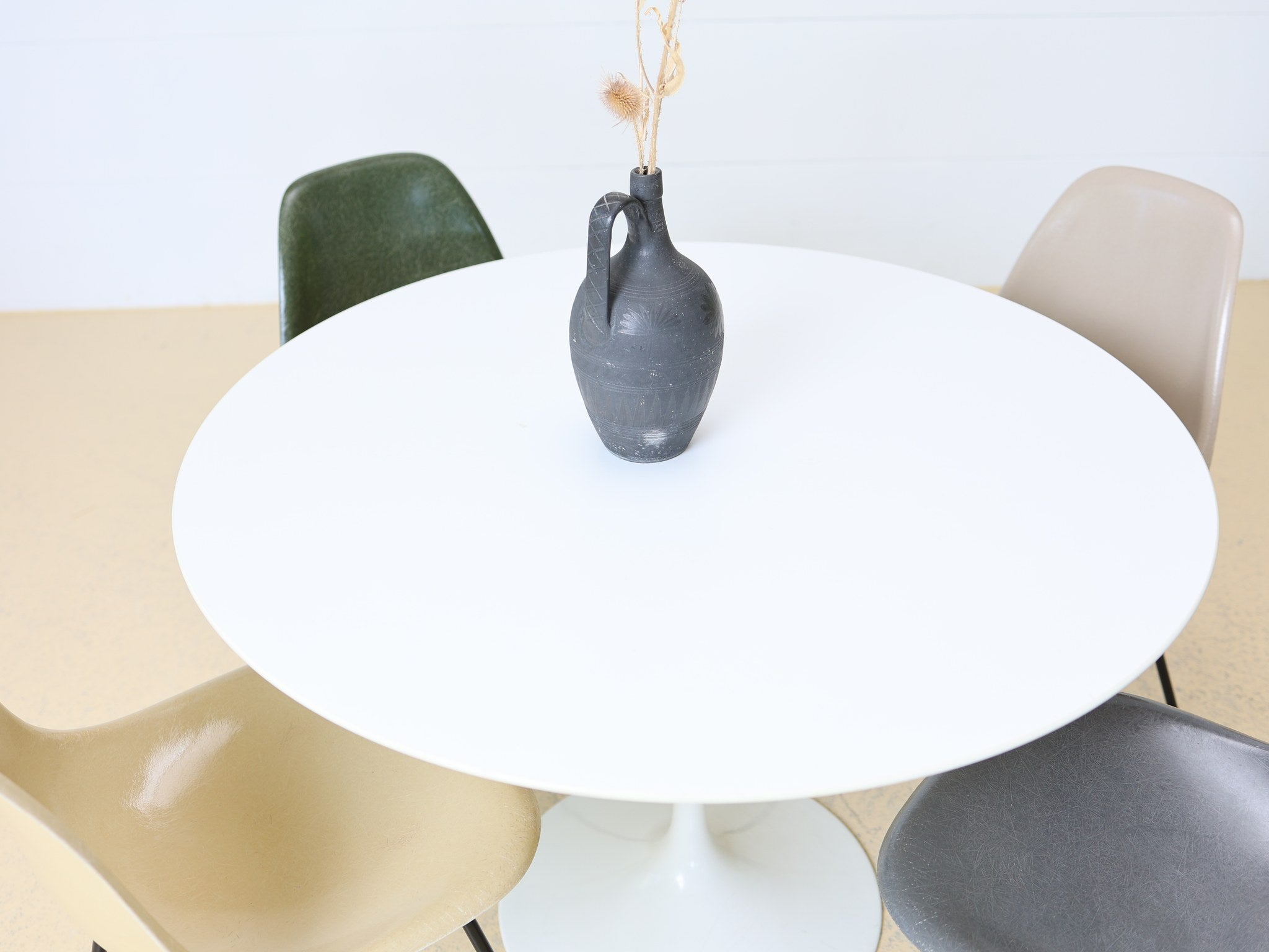 Knoll Tulip Esstisch rund 120cm, eleganter Standfuss in Weiss